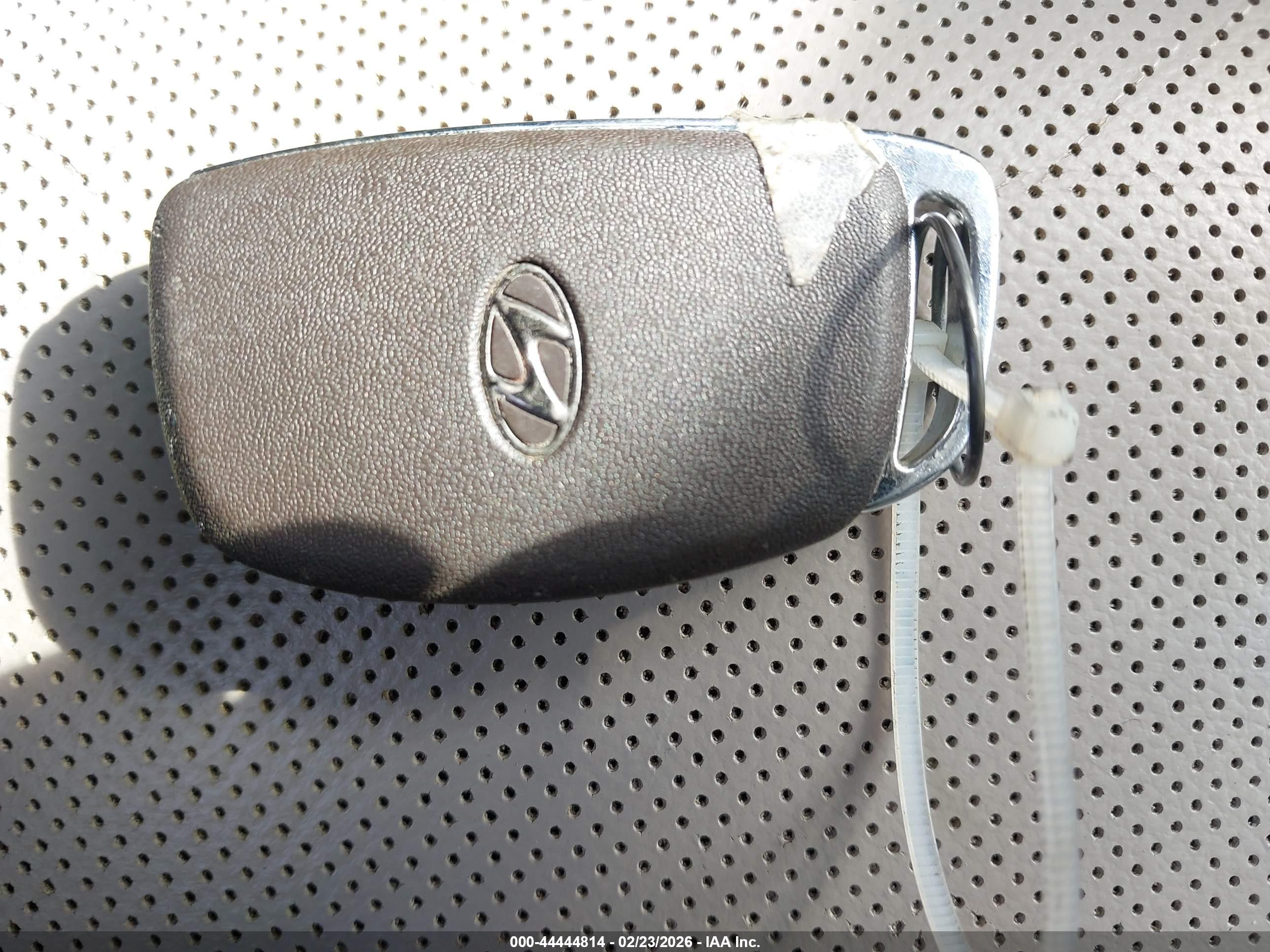 HYUNDAI TUCSON image 11