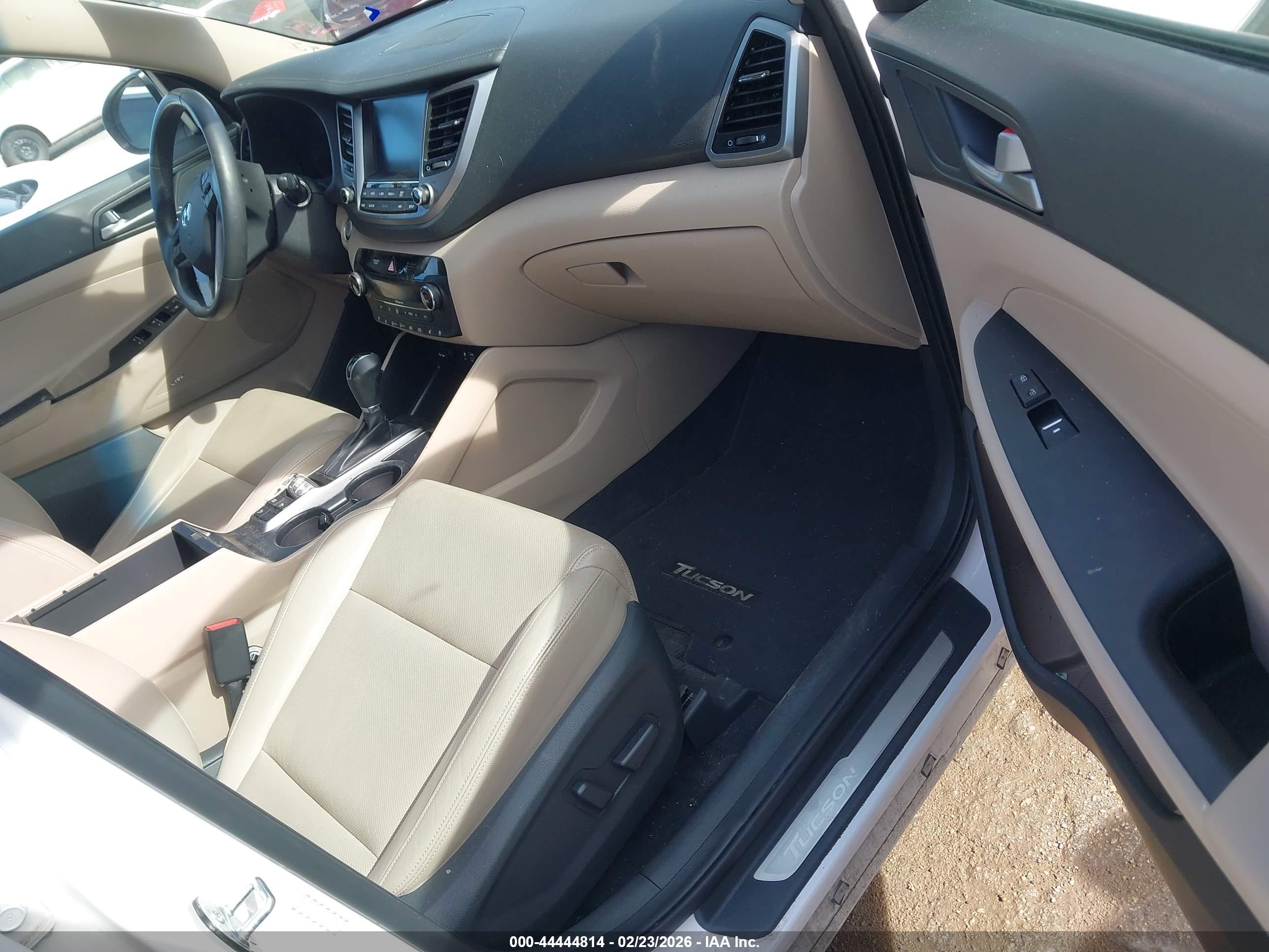 HYUNDAI TUCSON image 5
