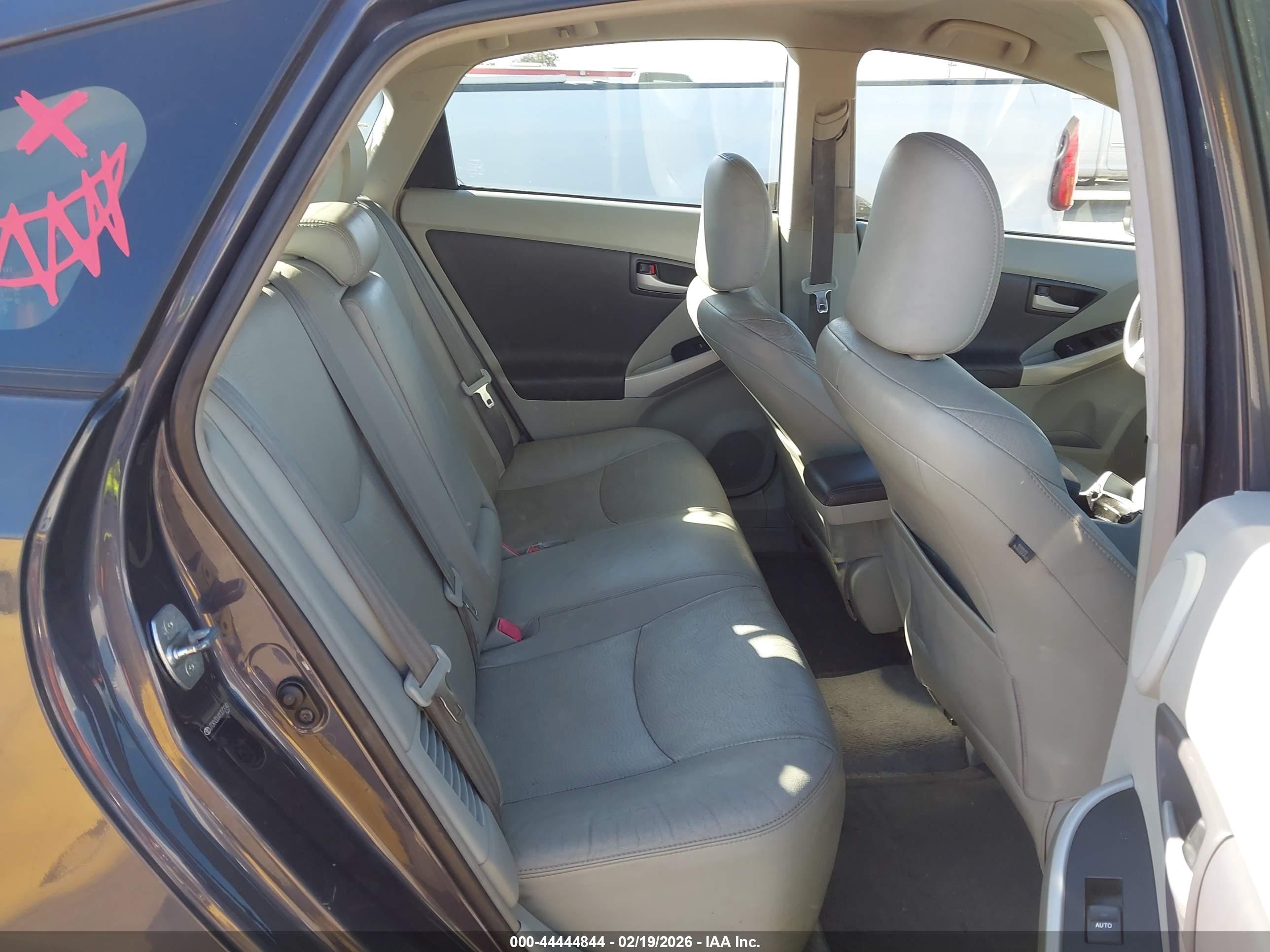 TOYOTA PRIUS image 8