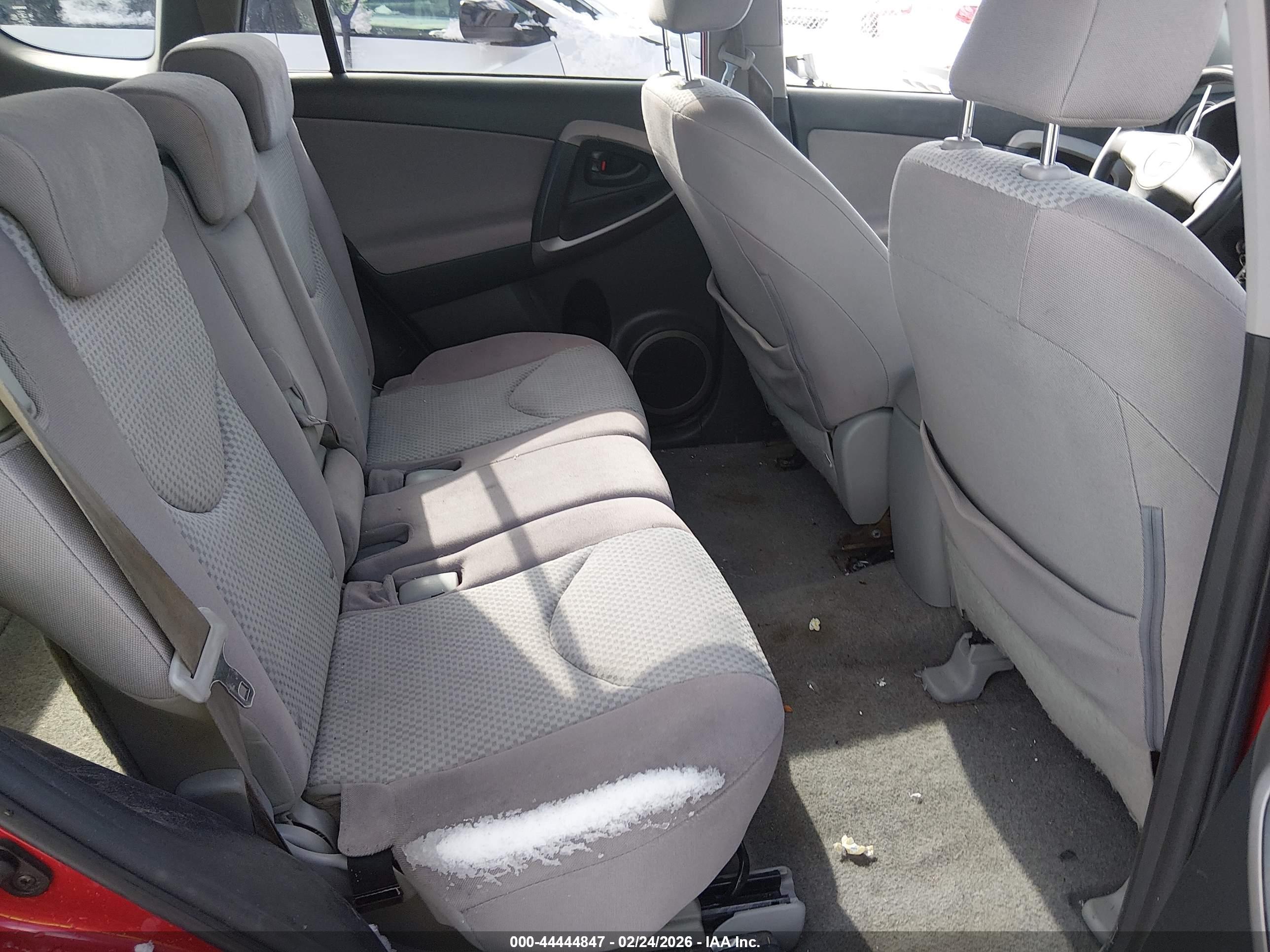 TOYOTA RAV4 image 8