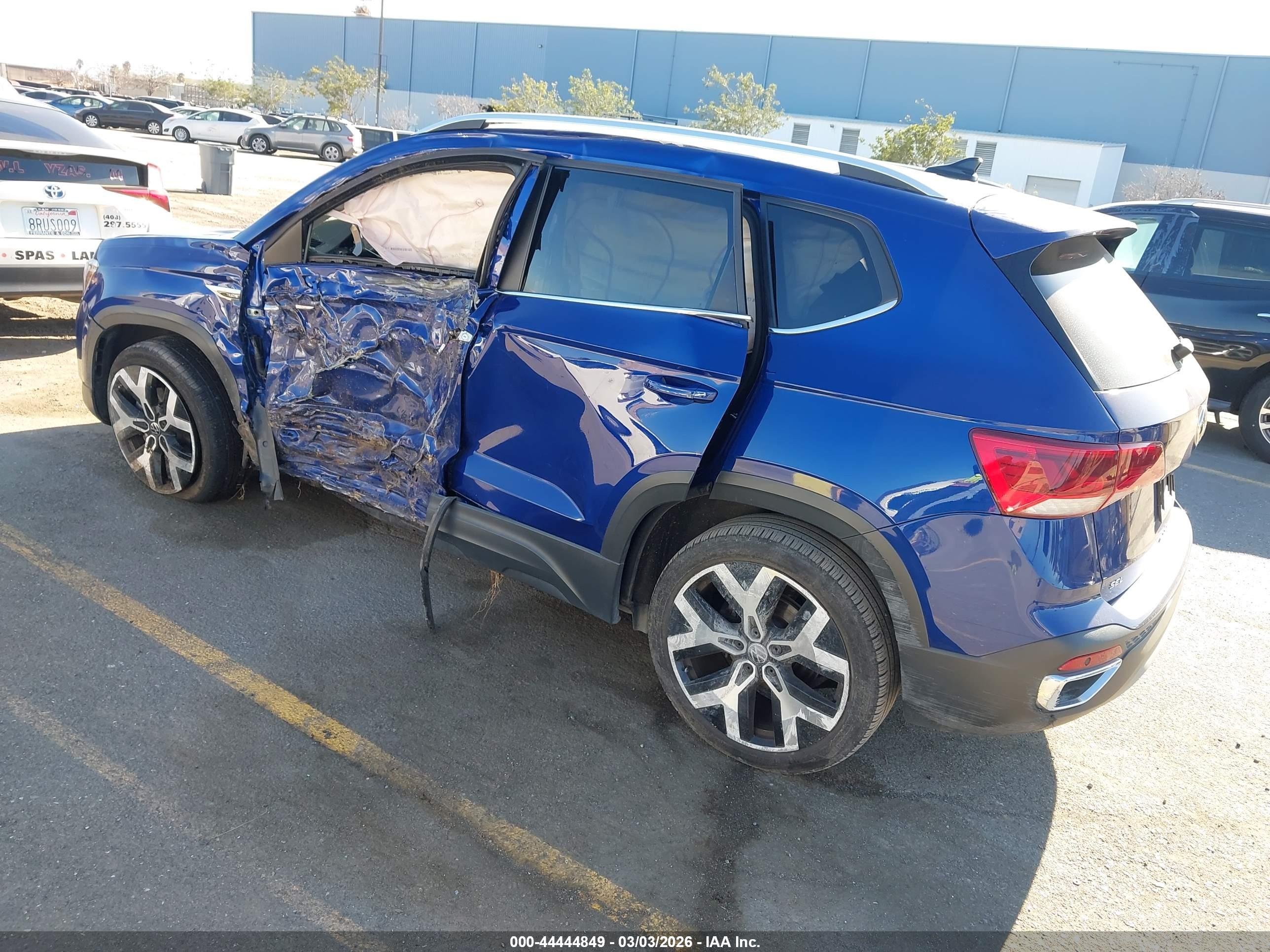 VOLKSWAGEN TAOS image 3
