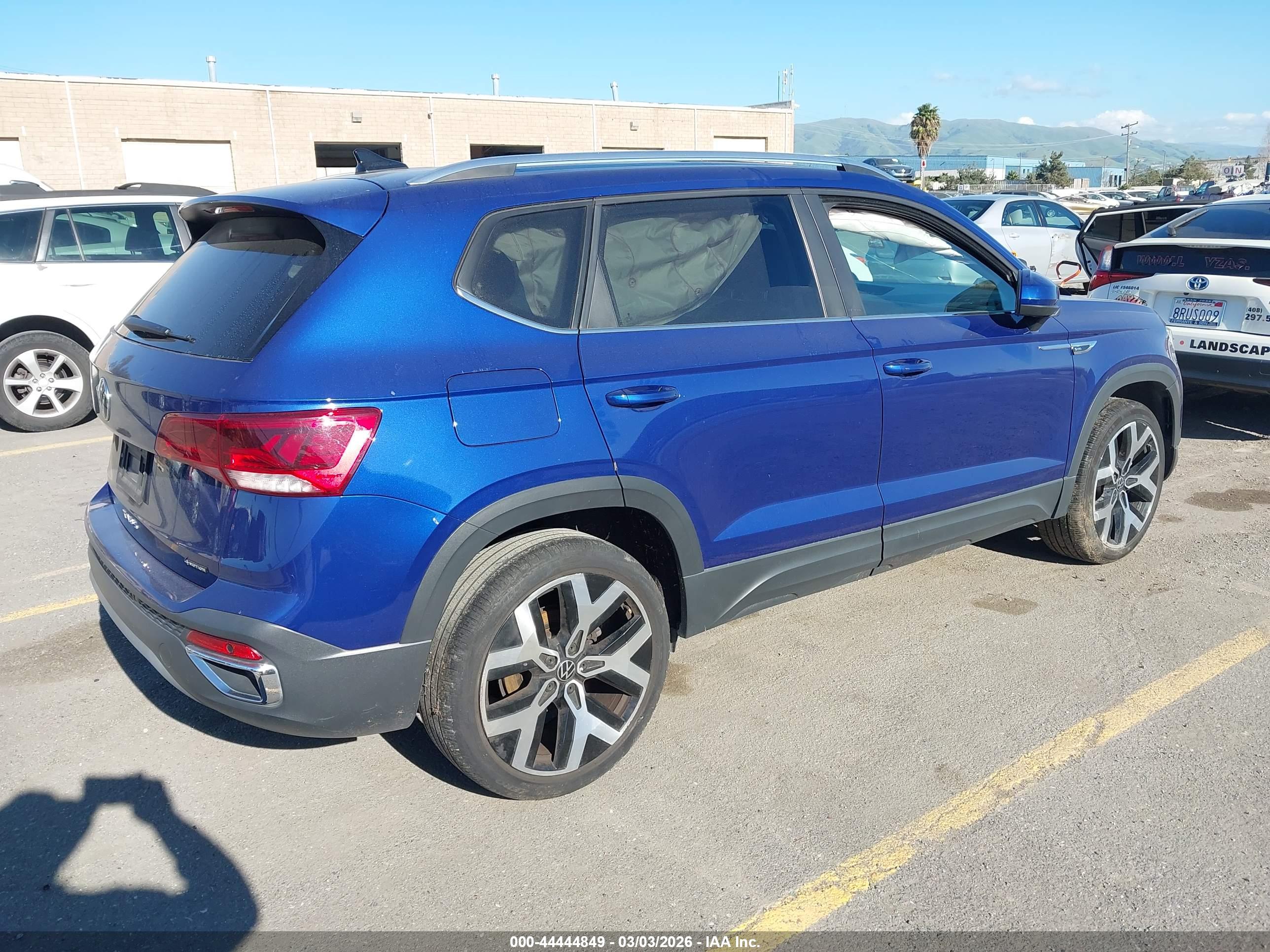 VOLKSWAGEN TAOS image 4