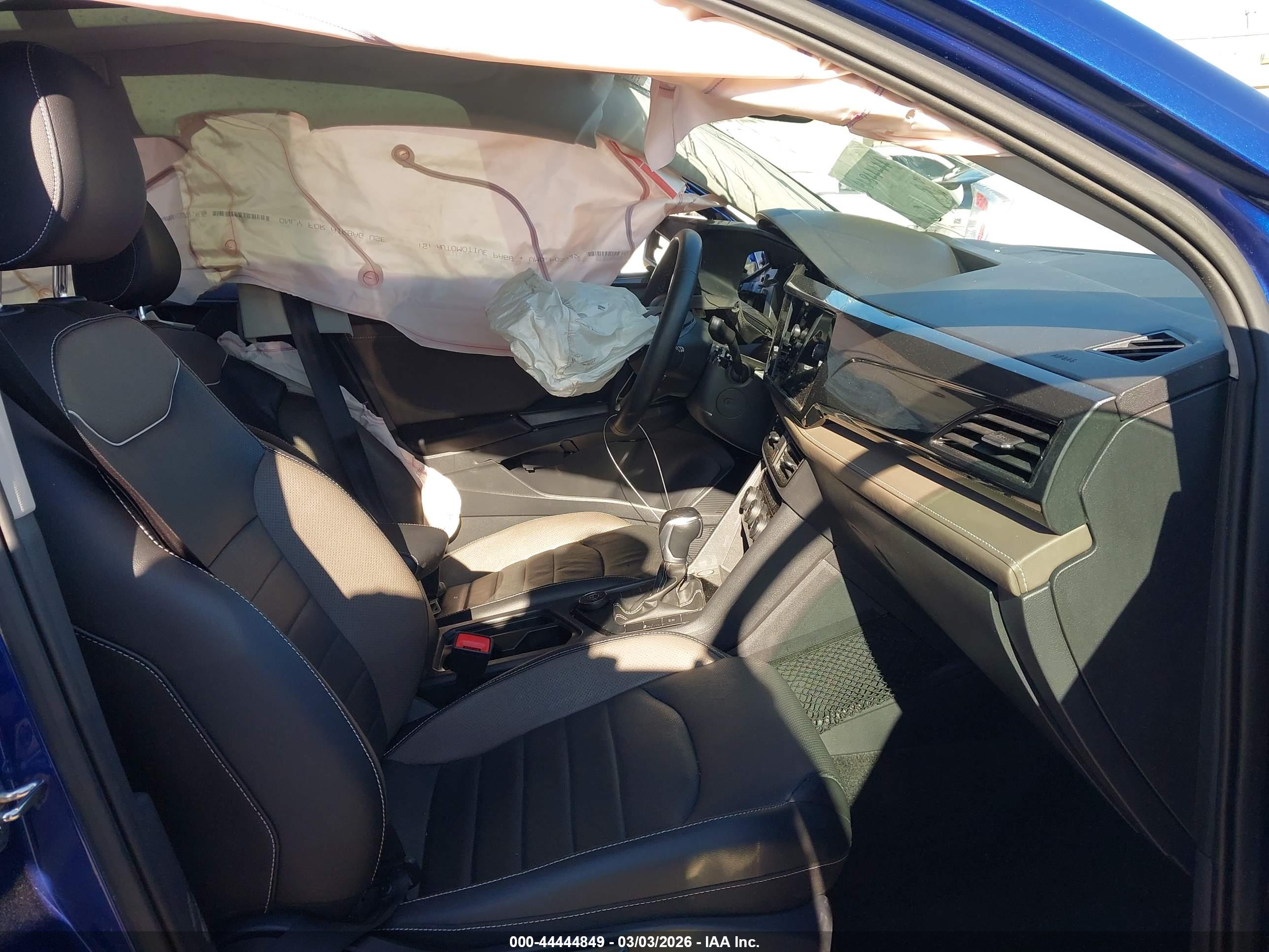 VOLKSWAGEN TAOS image 5