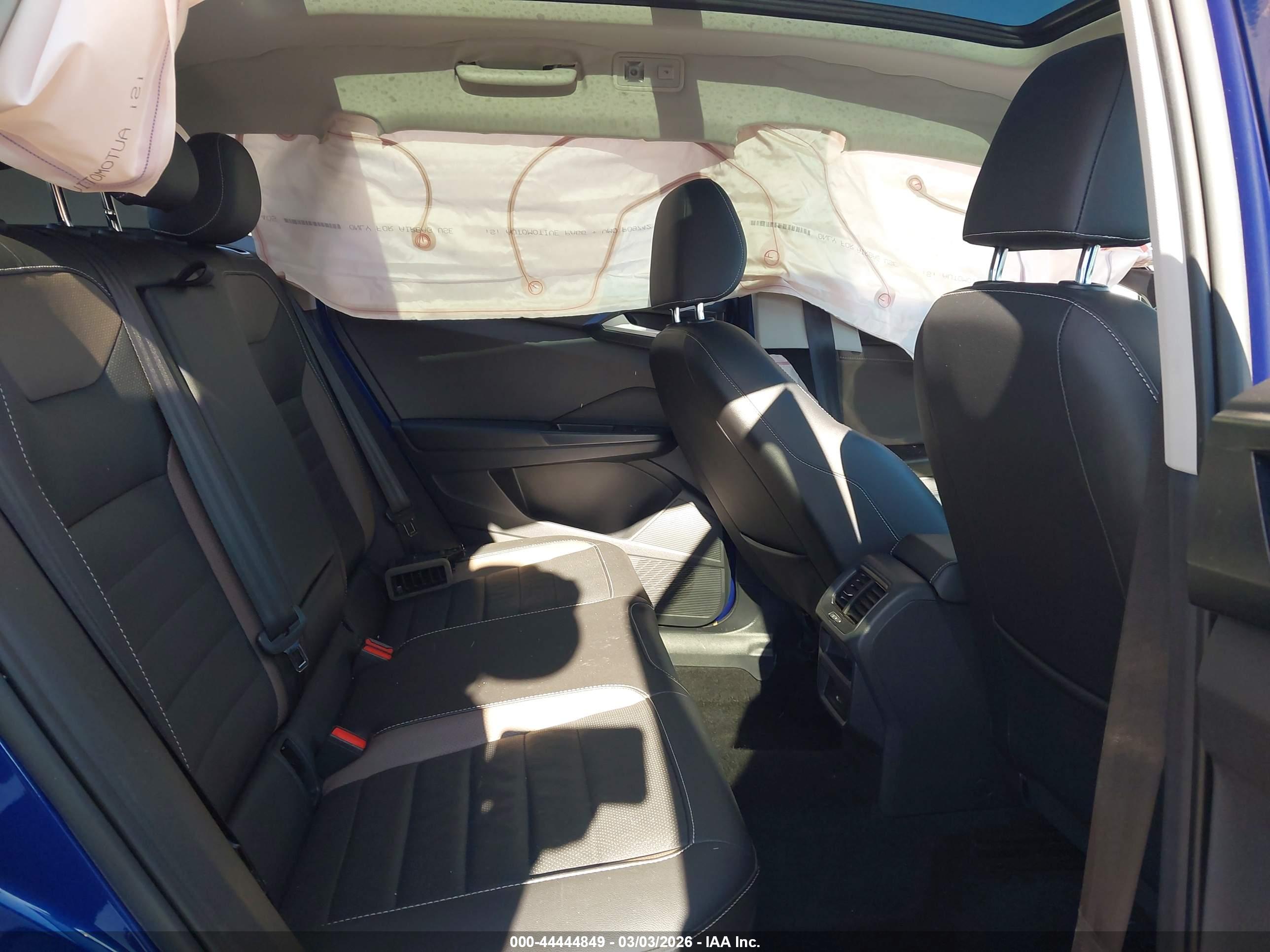 VOLKSWAGEN TAOS image 8