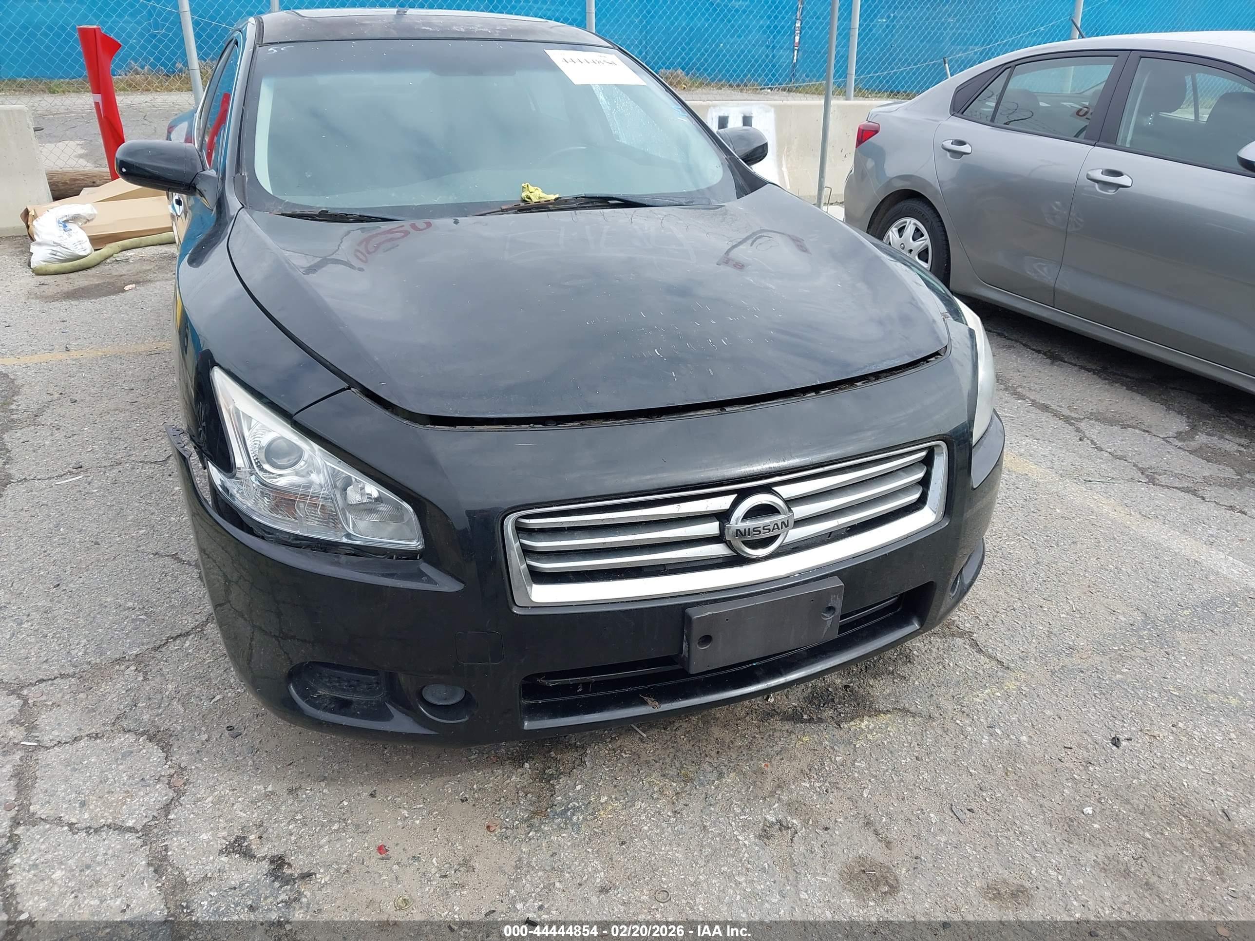 NISSAN MAXIMA image 6
