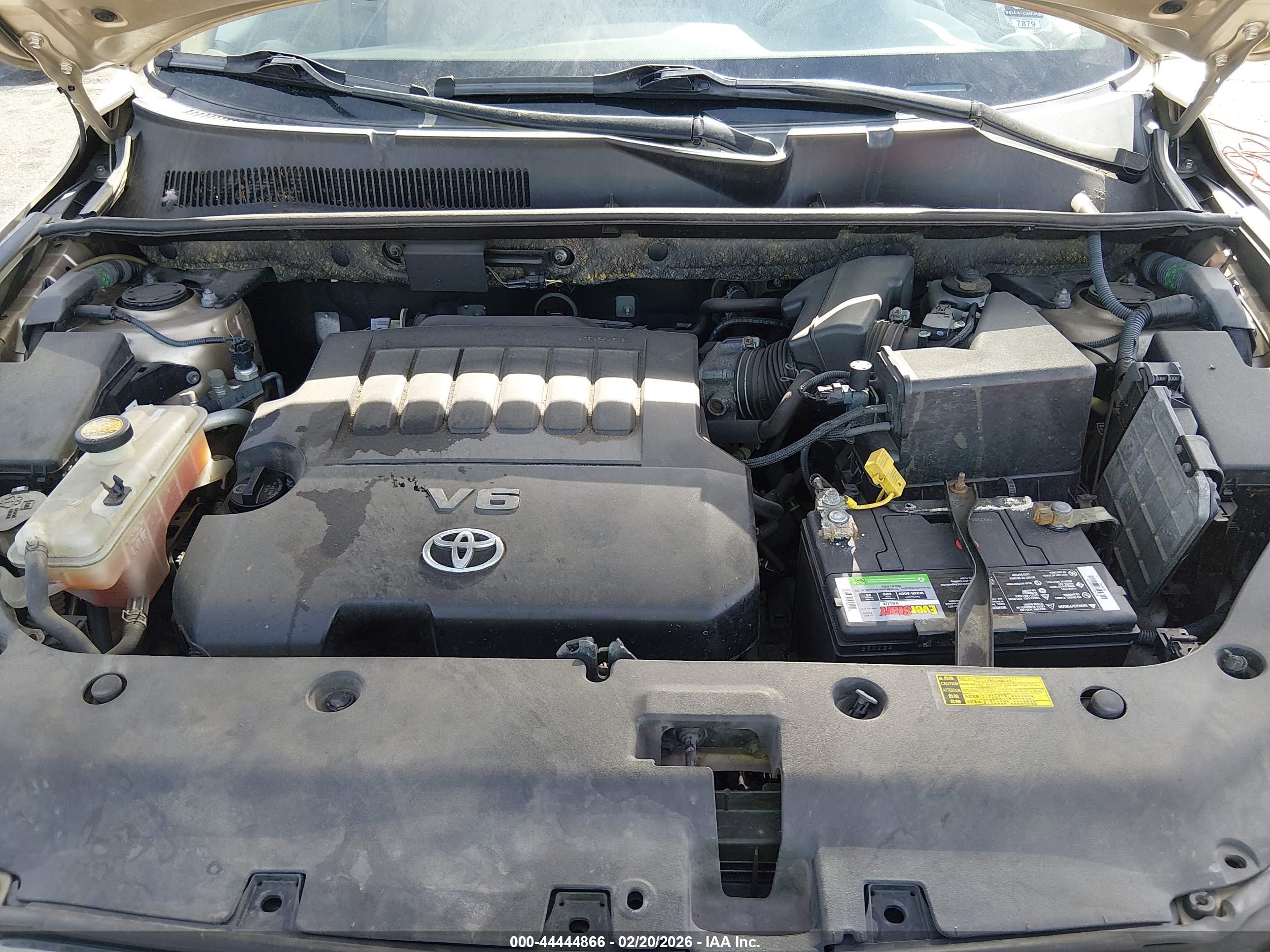TOYOTA RAV4 image 10