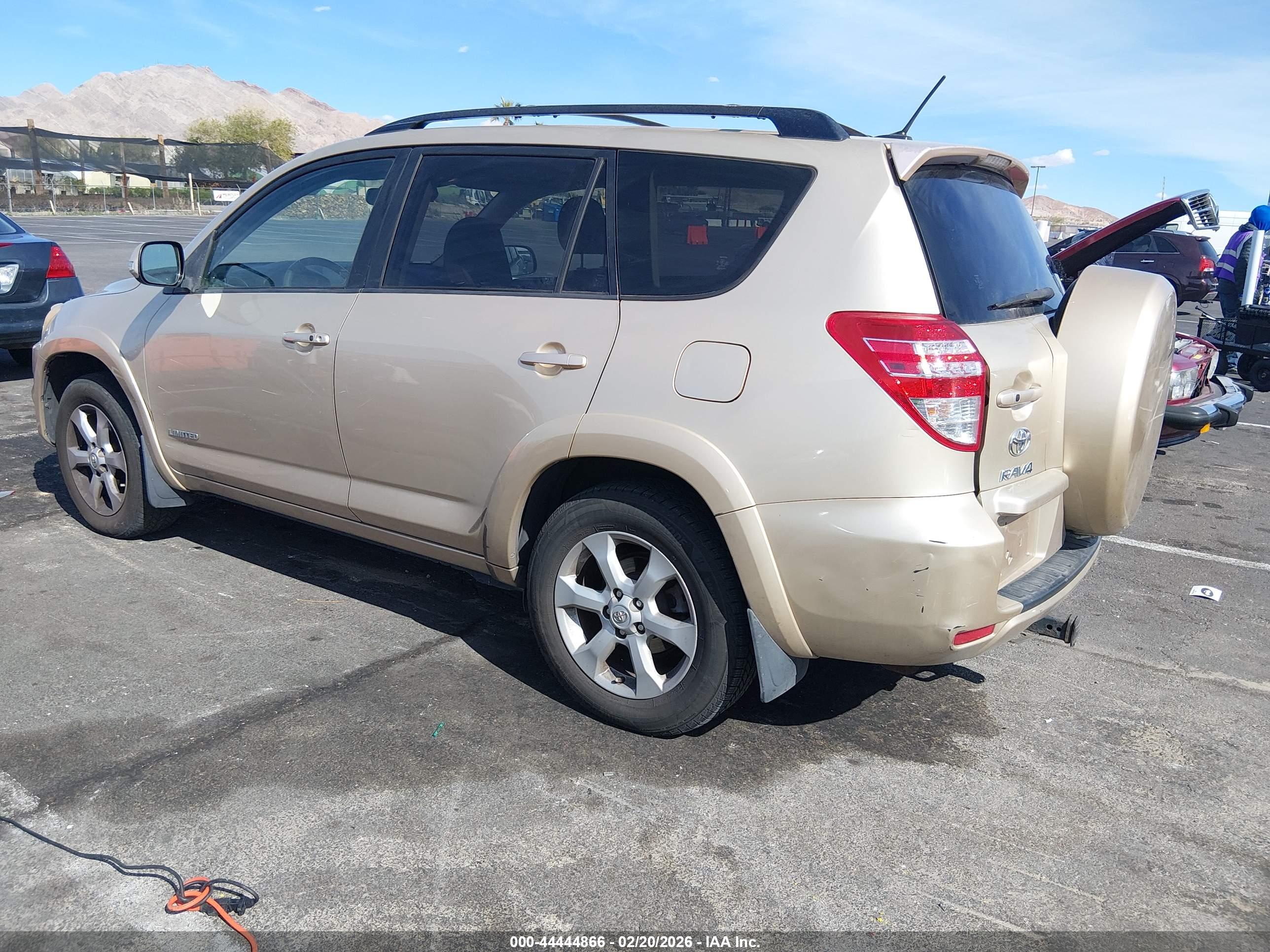 TOYOTA RAV4 image 3