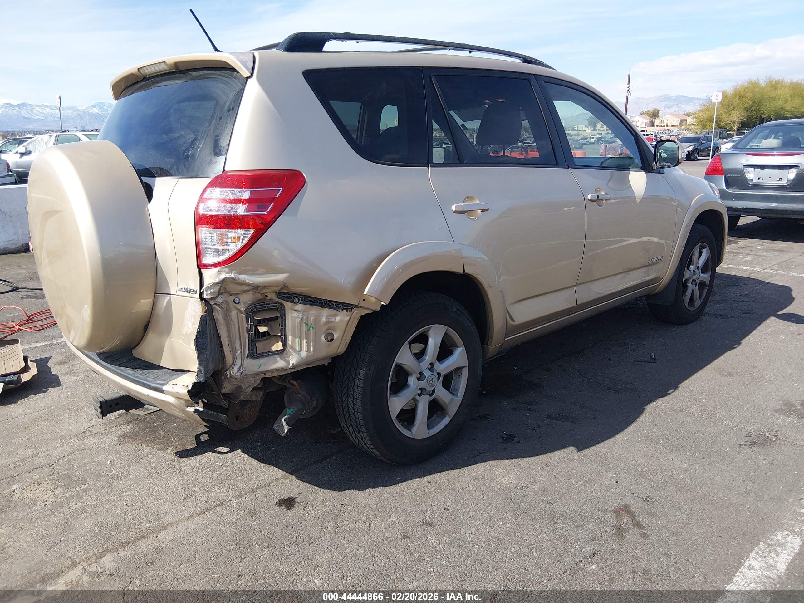 TOYOTA RAV4 image 4