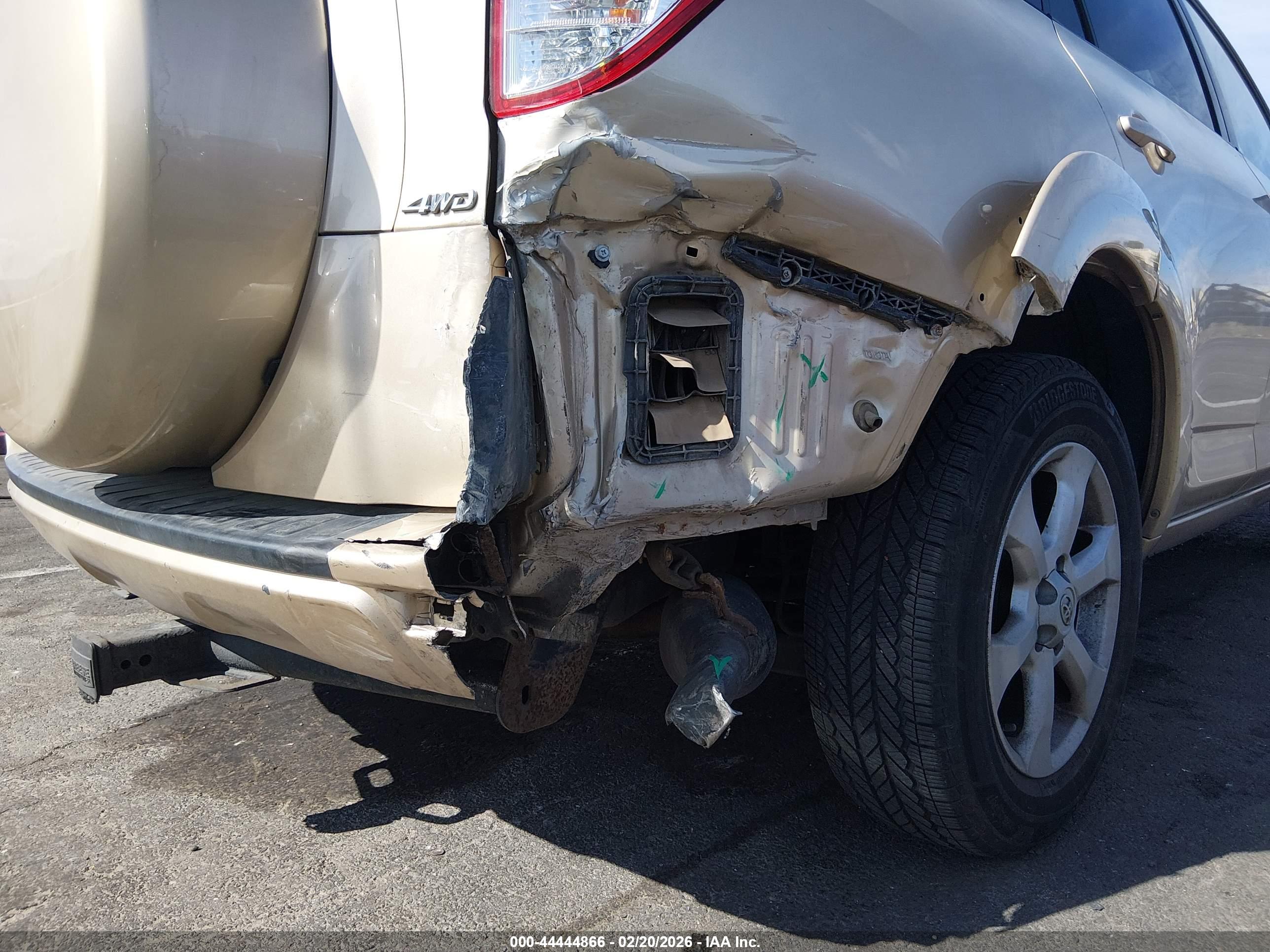 TOYOTA RAV4 image 6