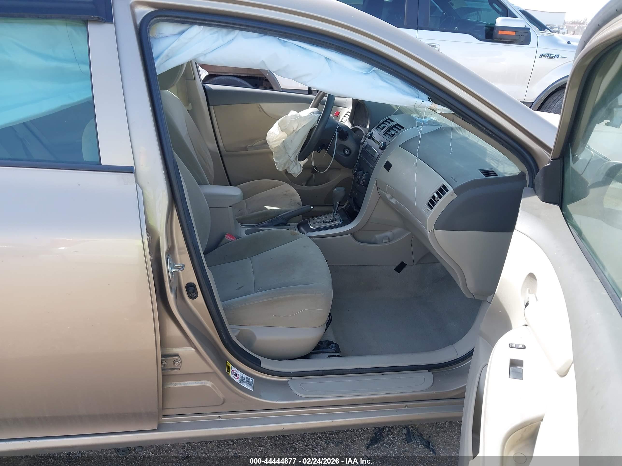 TOYOTA COROLLA image 5