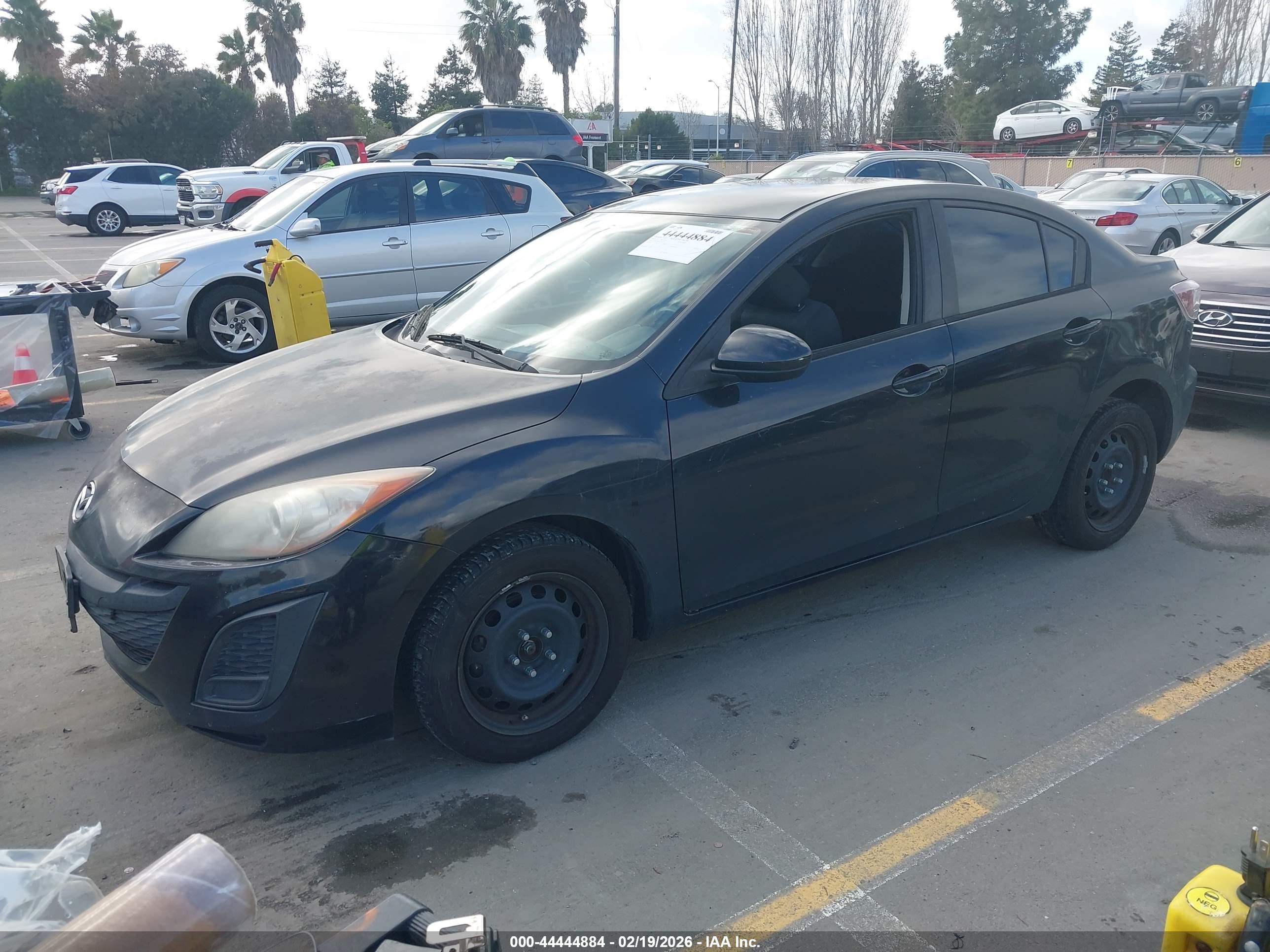 MAZDA MAZDA3 image 2