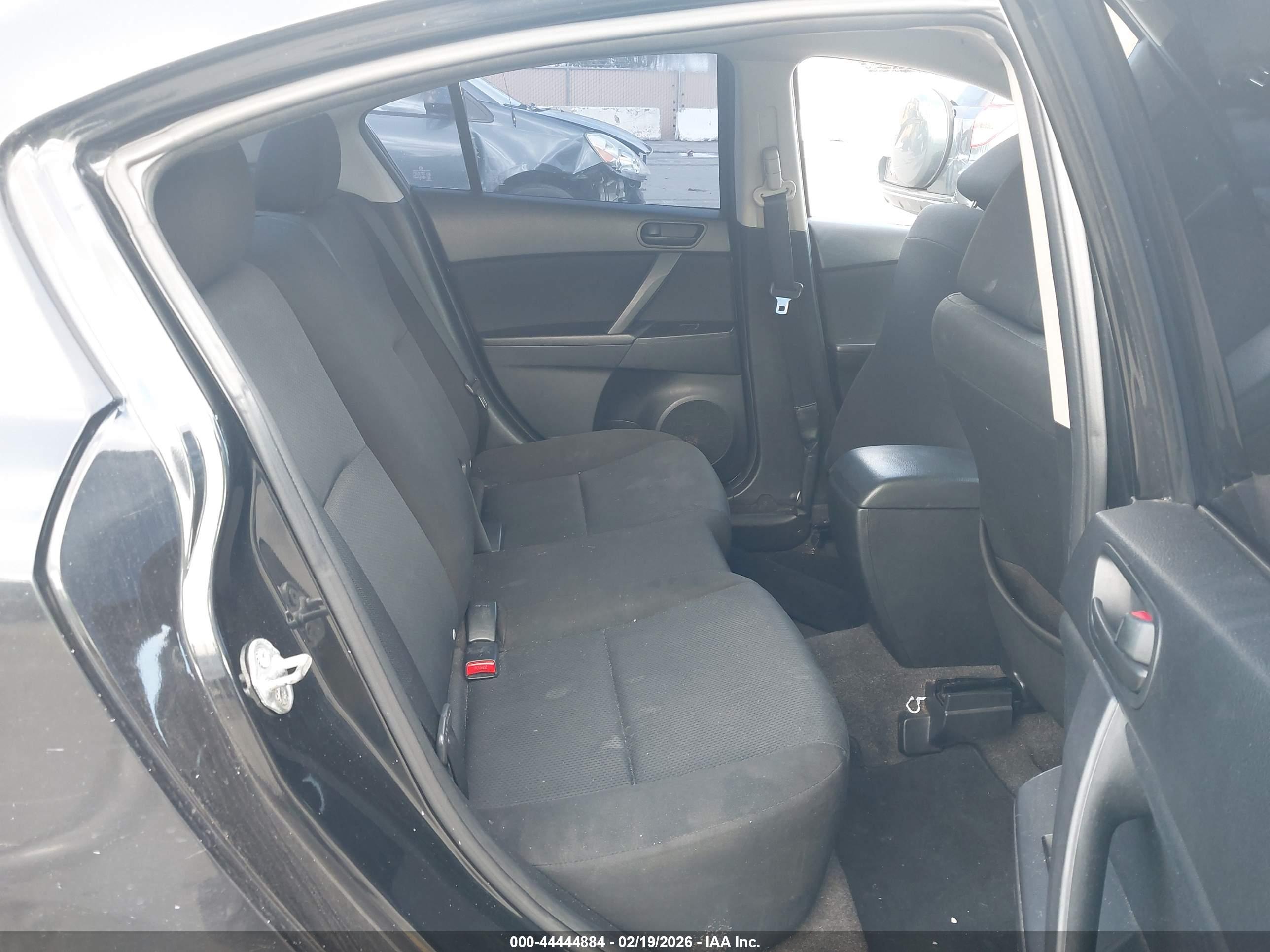 MAZDA MAZDA3 image 8