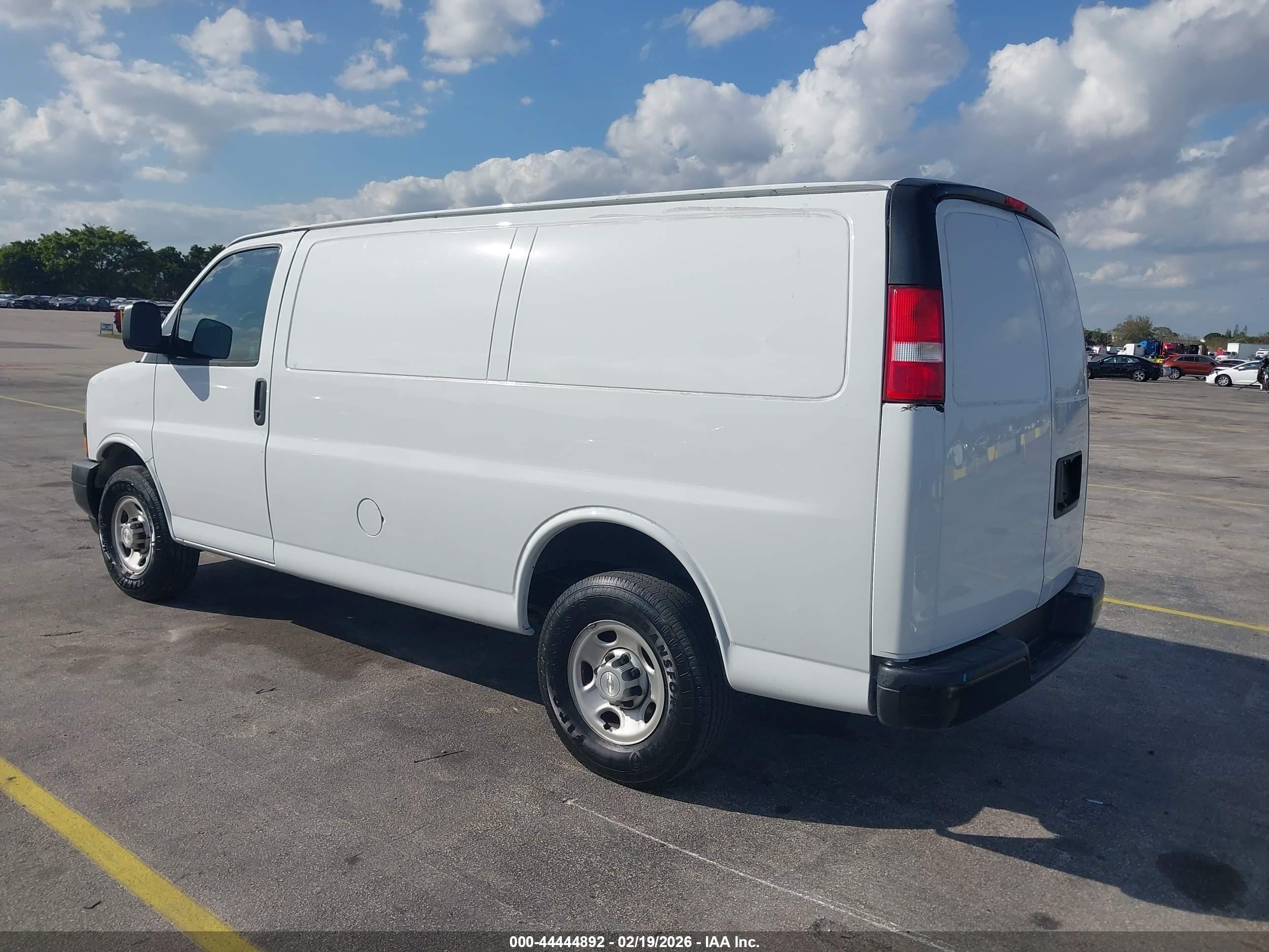 CHEVROLET EXPRESS image 3