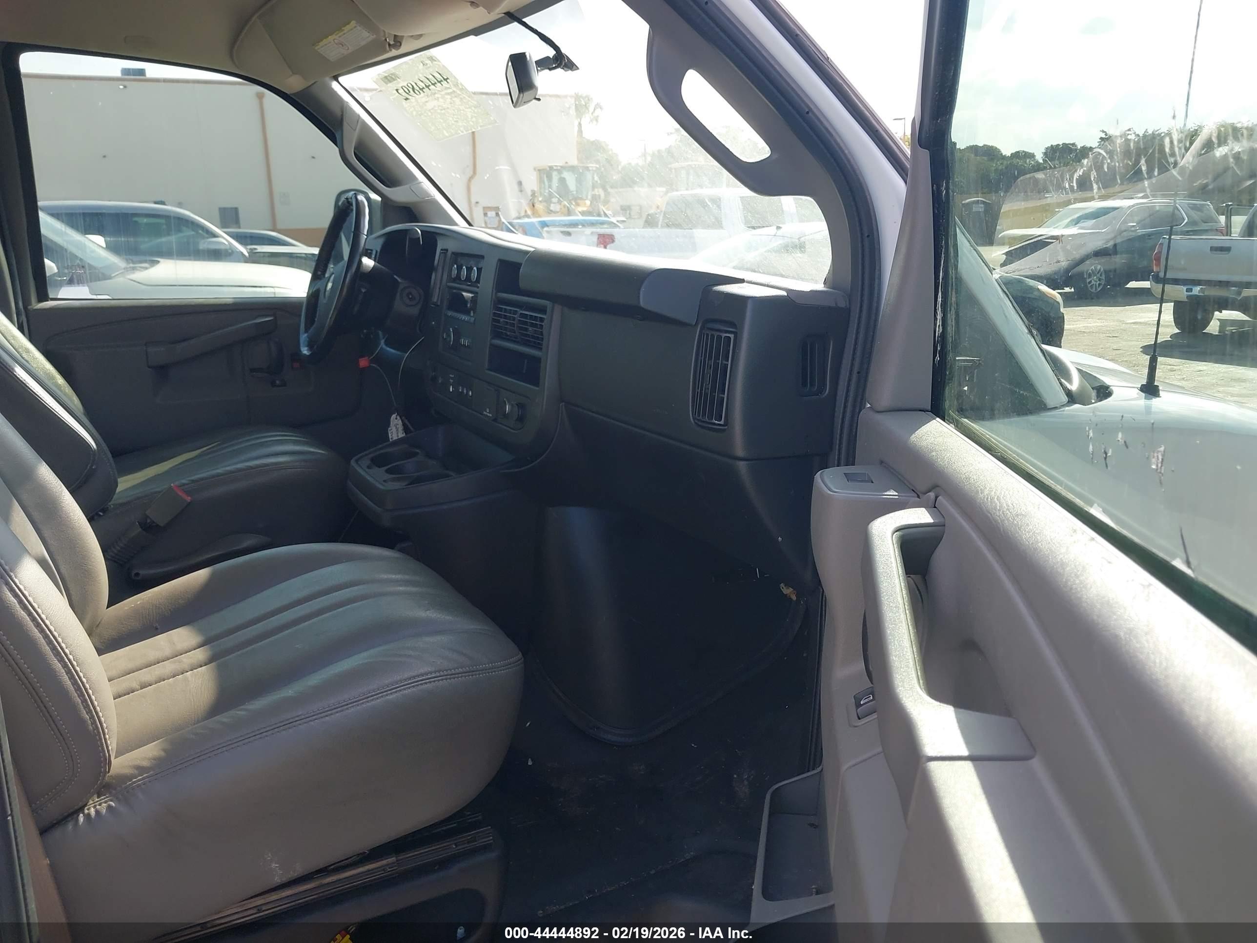 CHEVROLET EXPRESS image 5