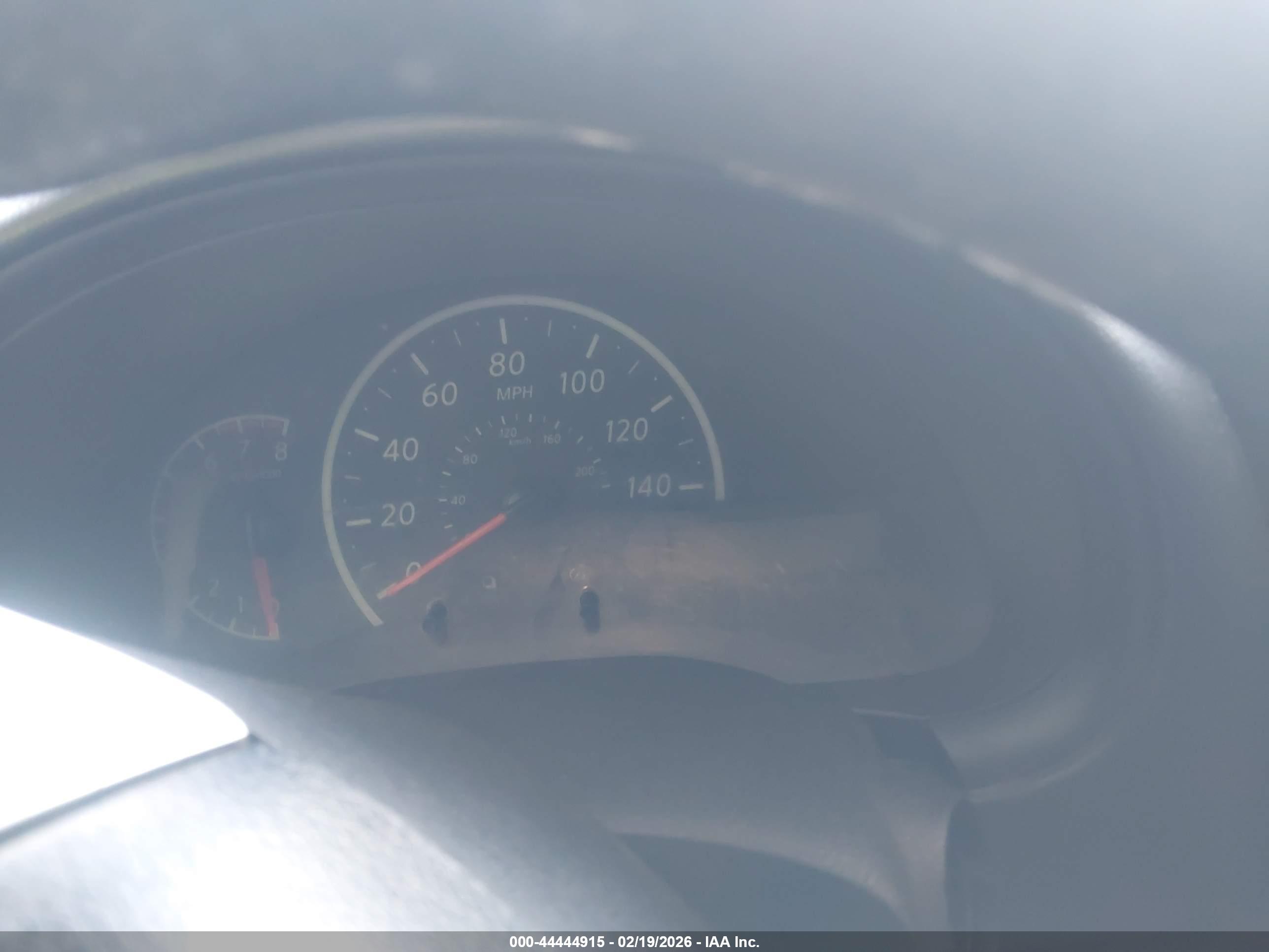 NISSAN VERSA image 7