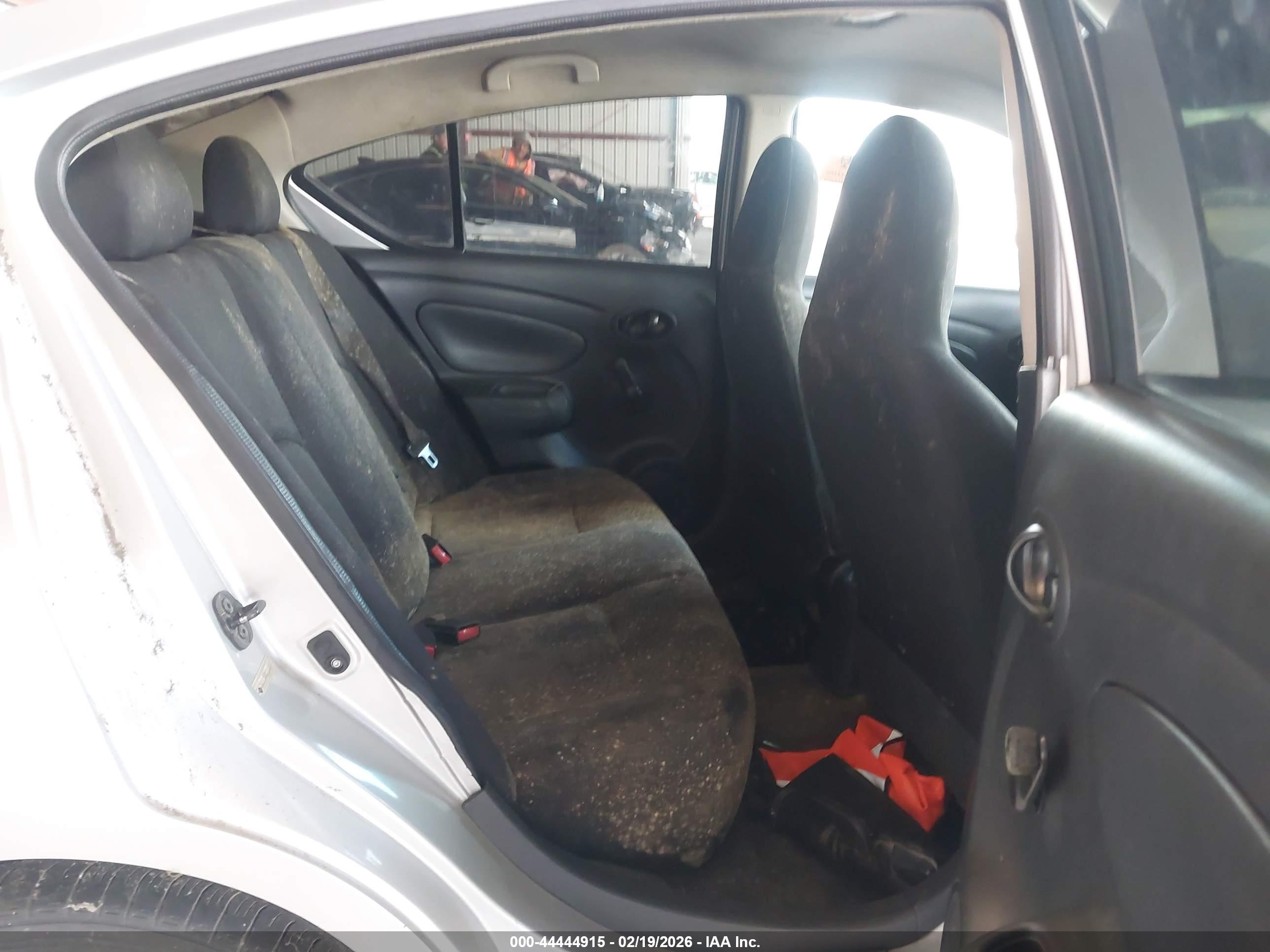 NISSAN VERSA image 8