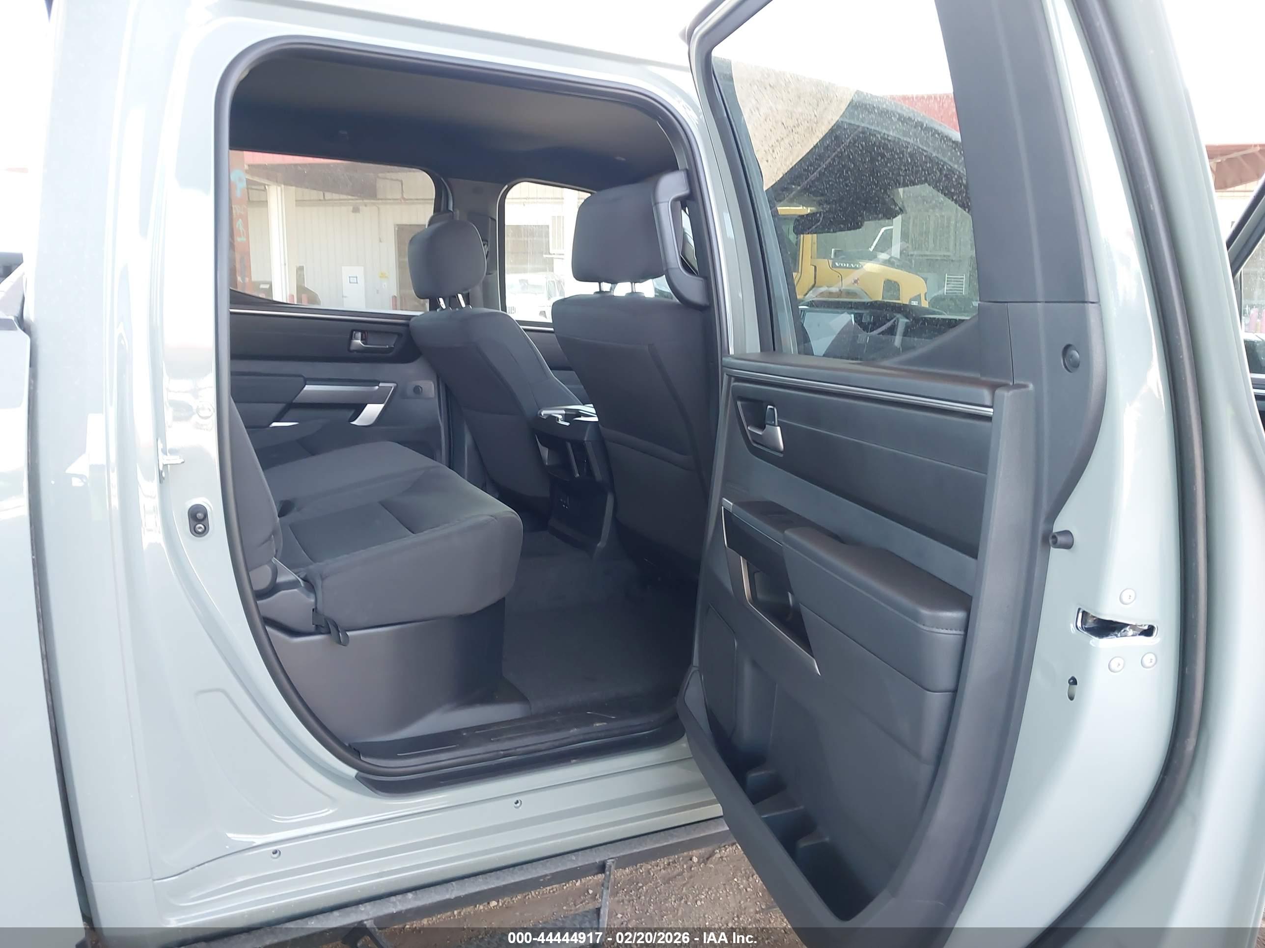 TOYOTA TUNDRA image 8