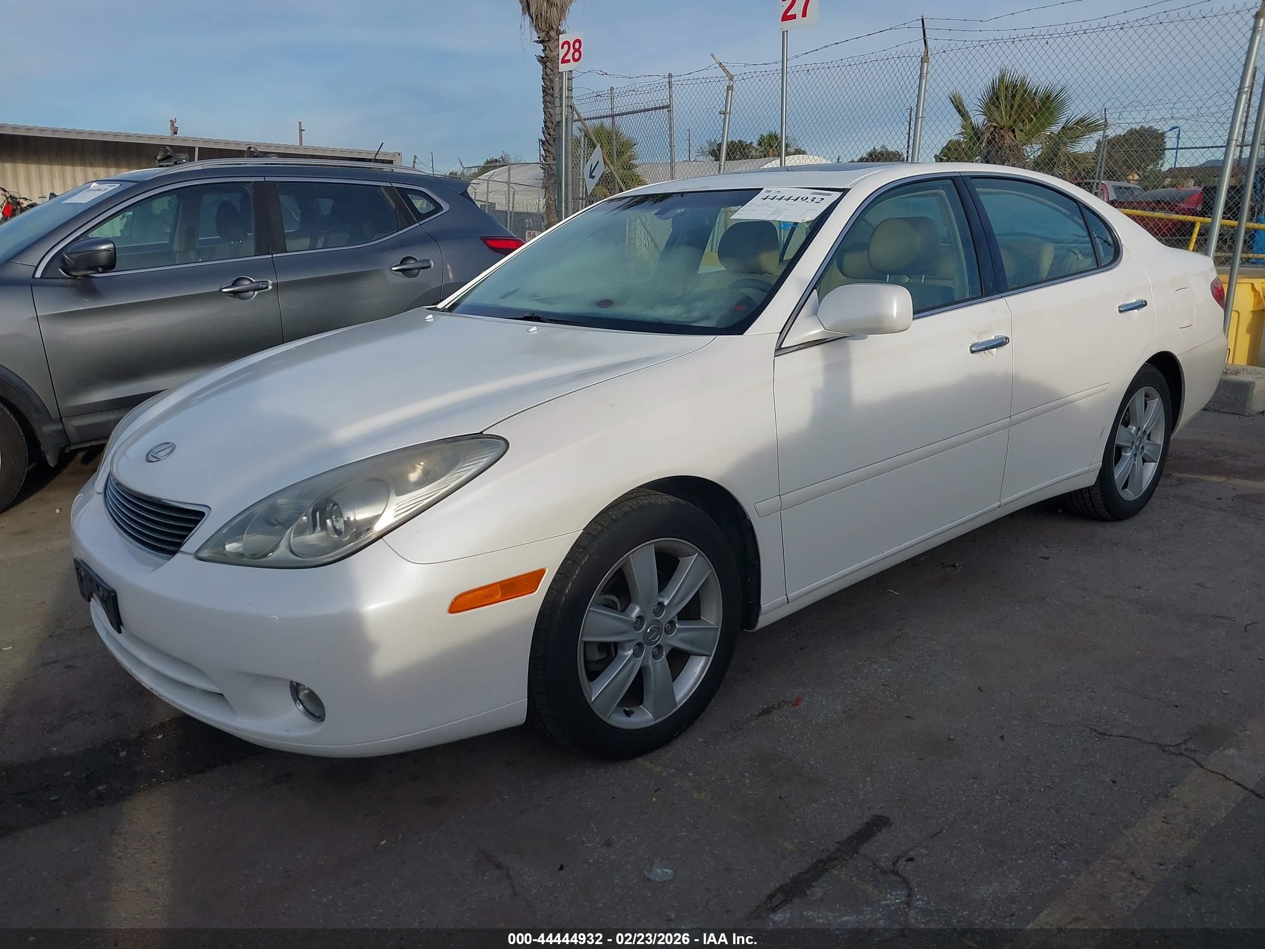 LEXUS ES image 2