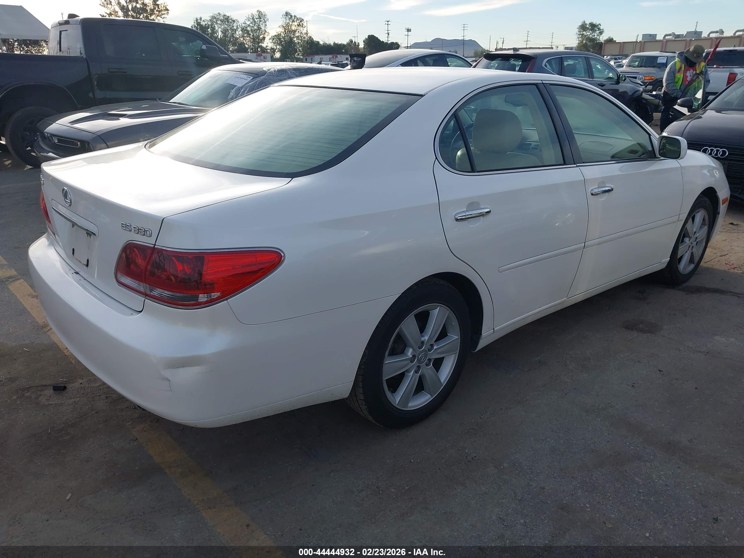 LEXUS ES image 4