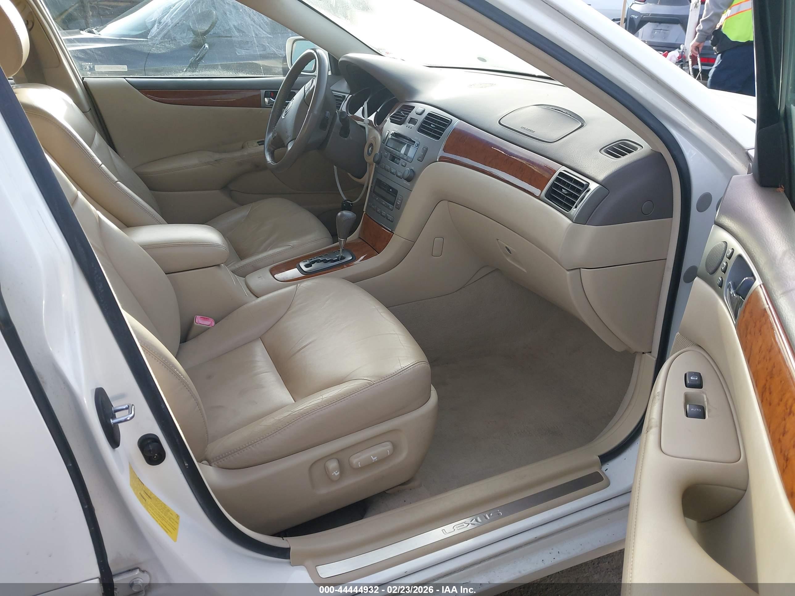LEXUS ES image 5