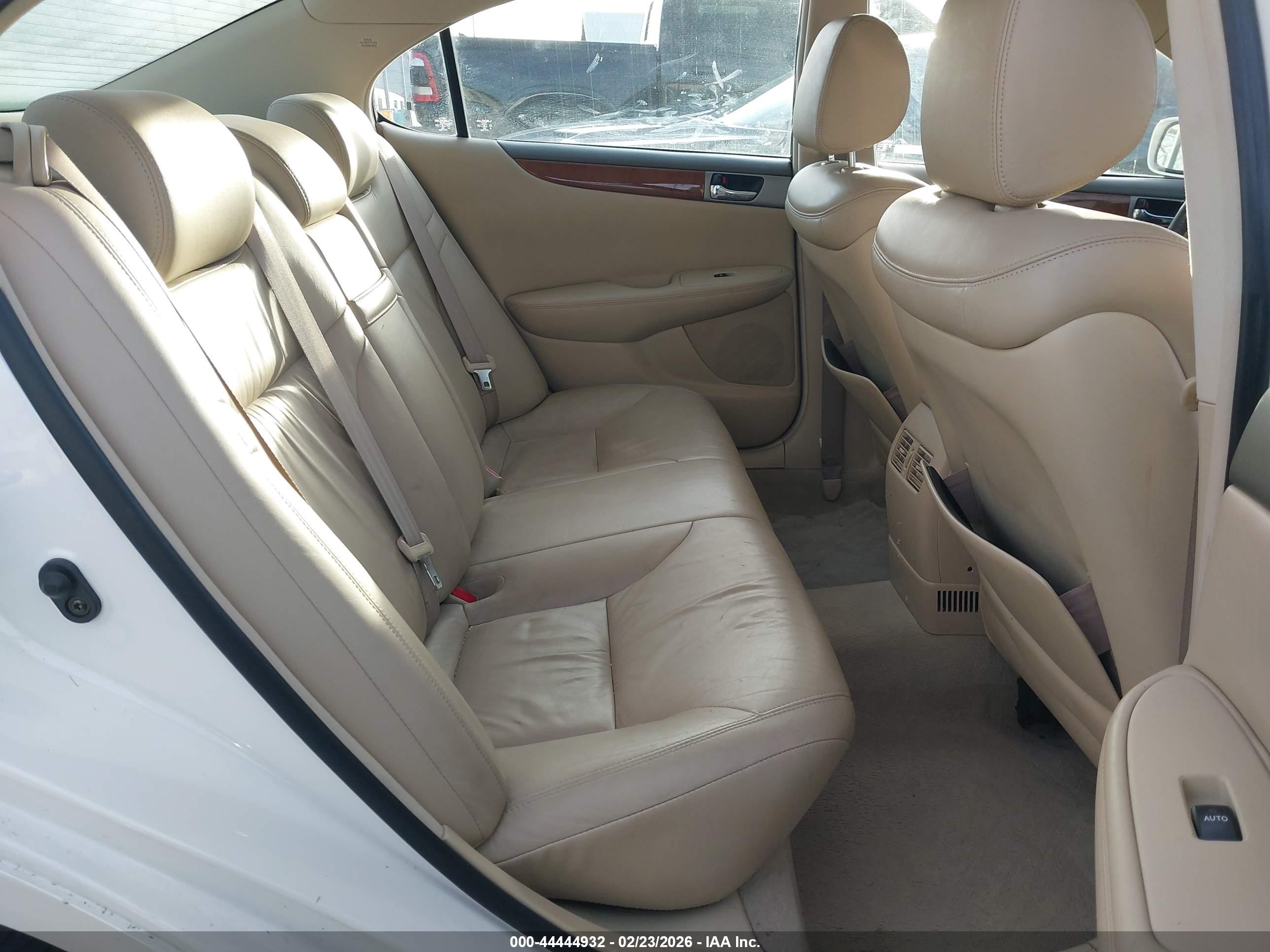 LEXUS ES image 8