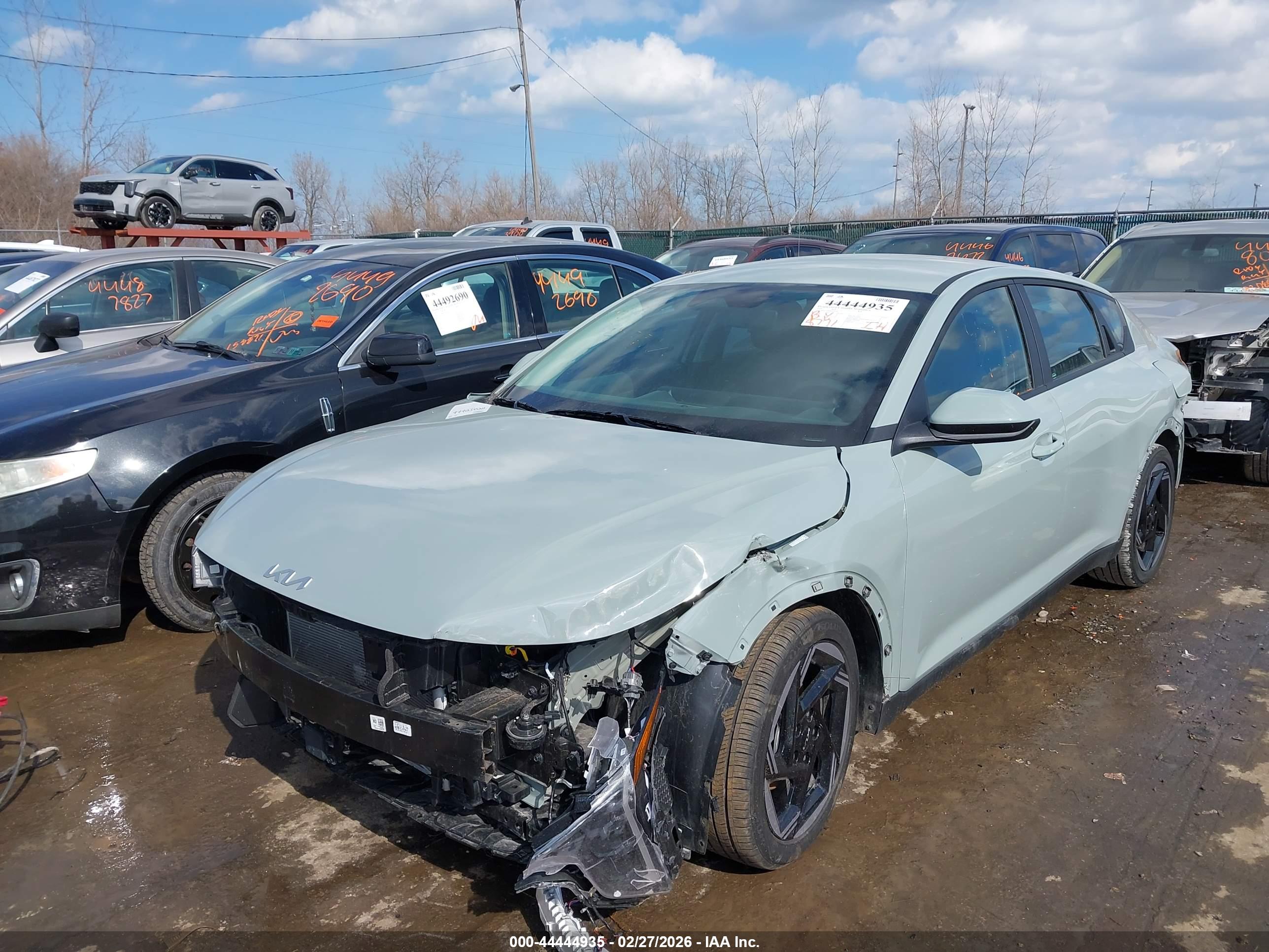 KIA K4 image 2