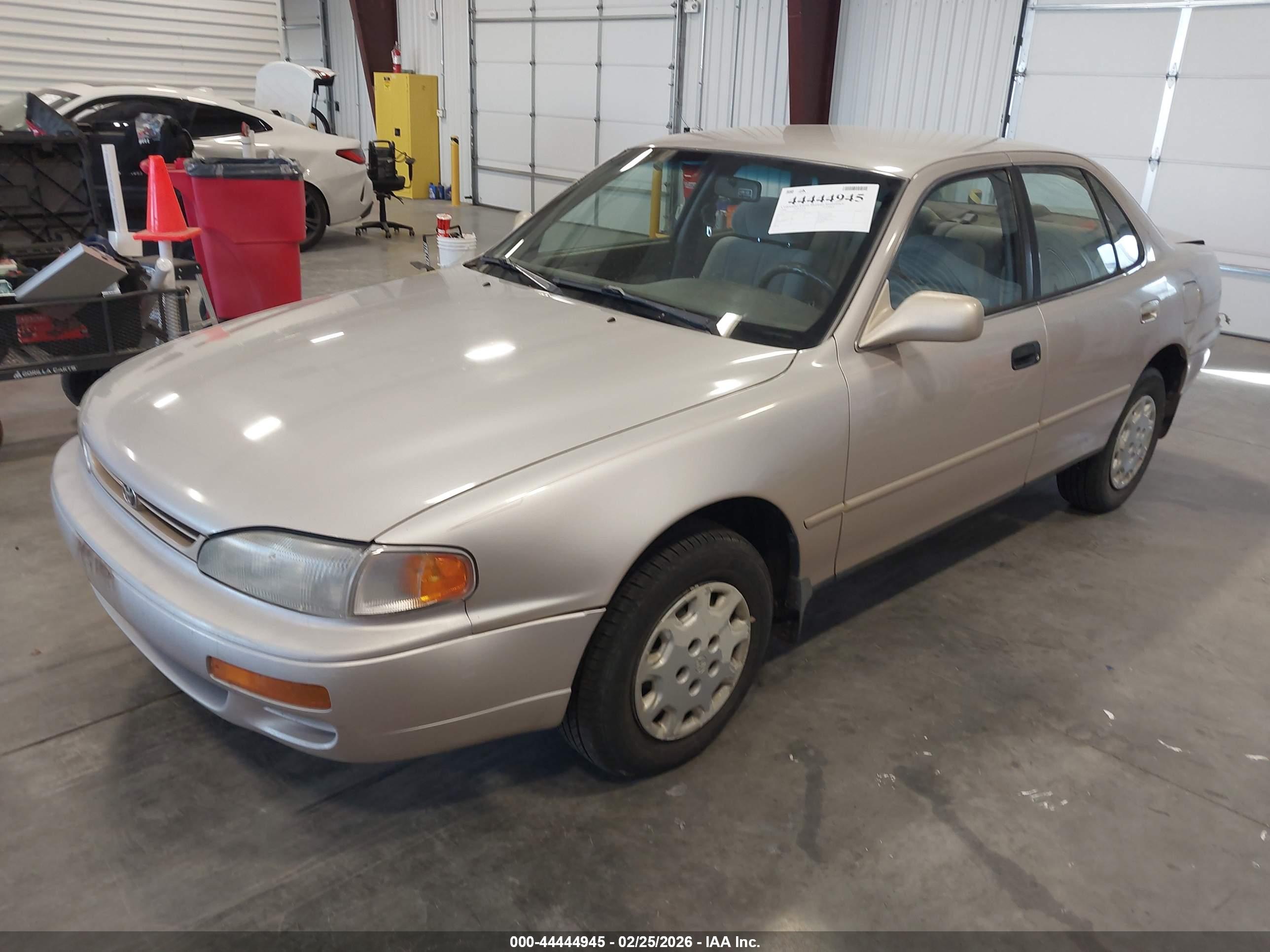 TOYOTA CAMRY image 2