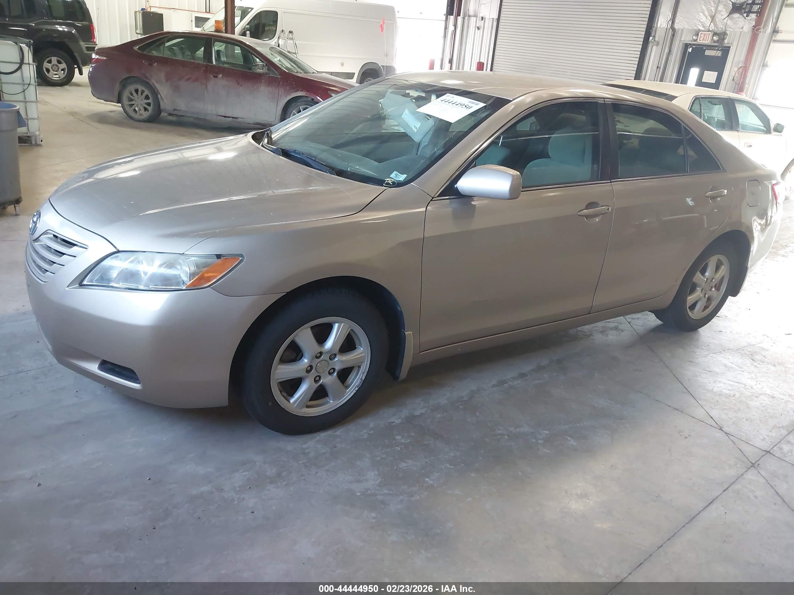 TOYOTA CAMRY image 2