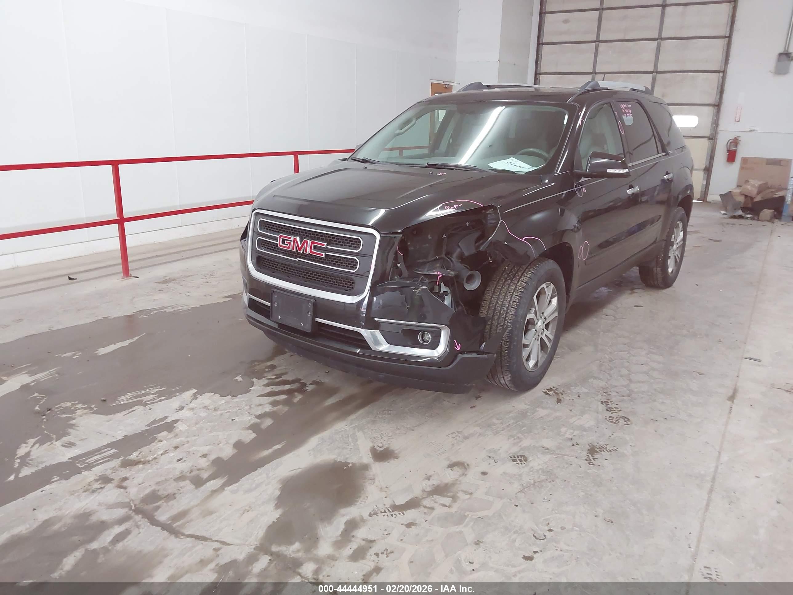 GMC ACADIA image 2