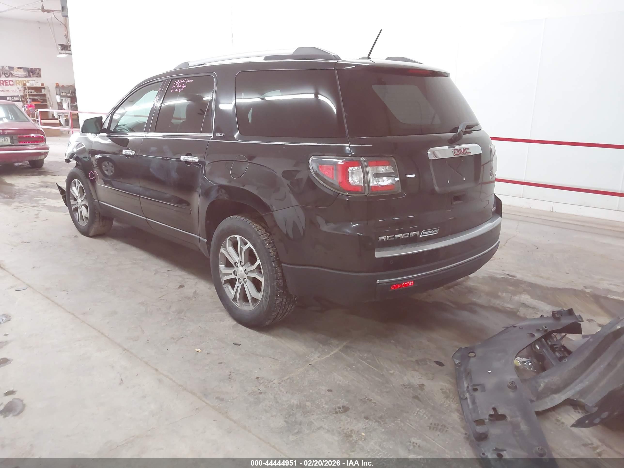 GMC ACADIA image 3