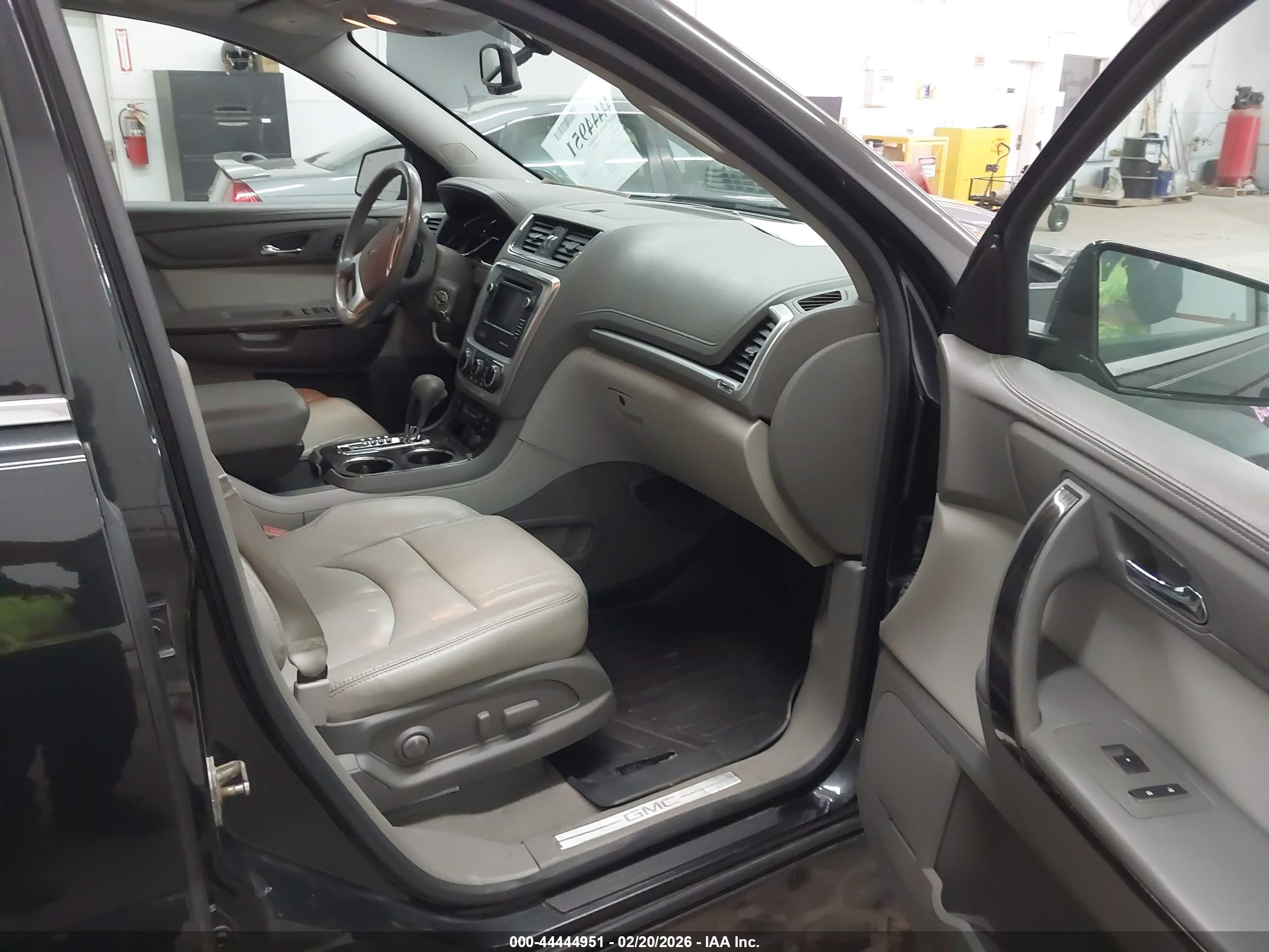 GMC ACADIA image 5