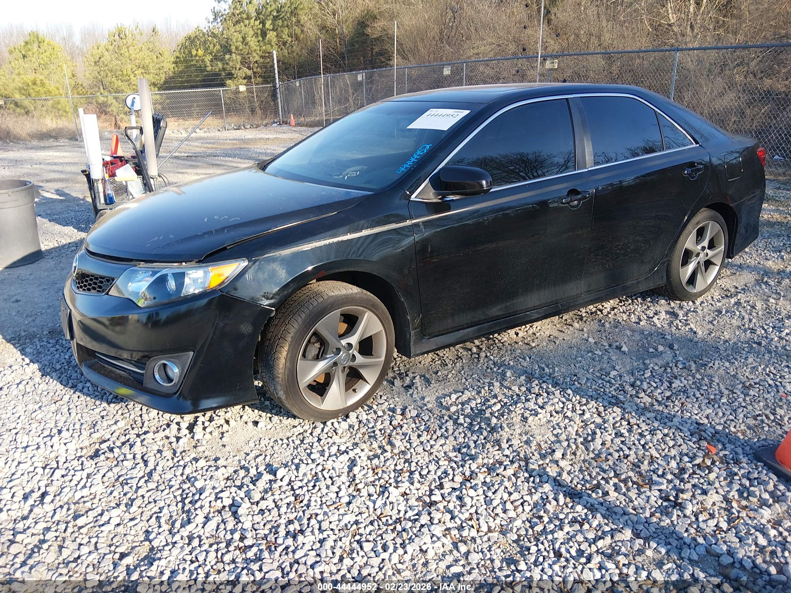 TOYOTA CAMRY image 2