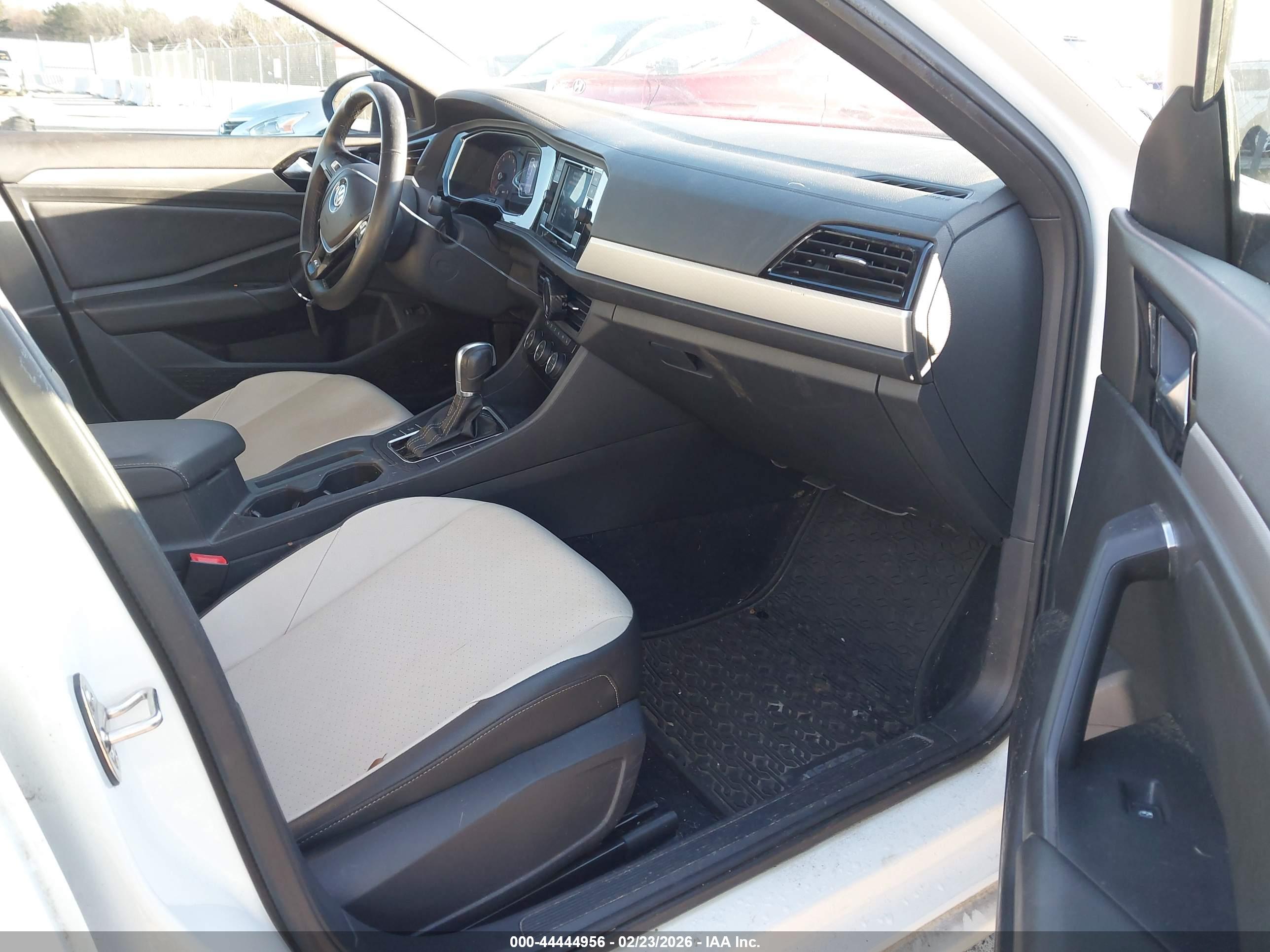 VOLKSWAGEN JETTA image 5