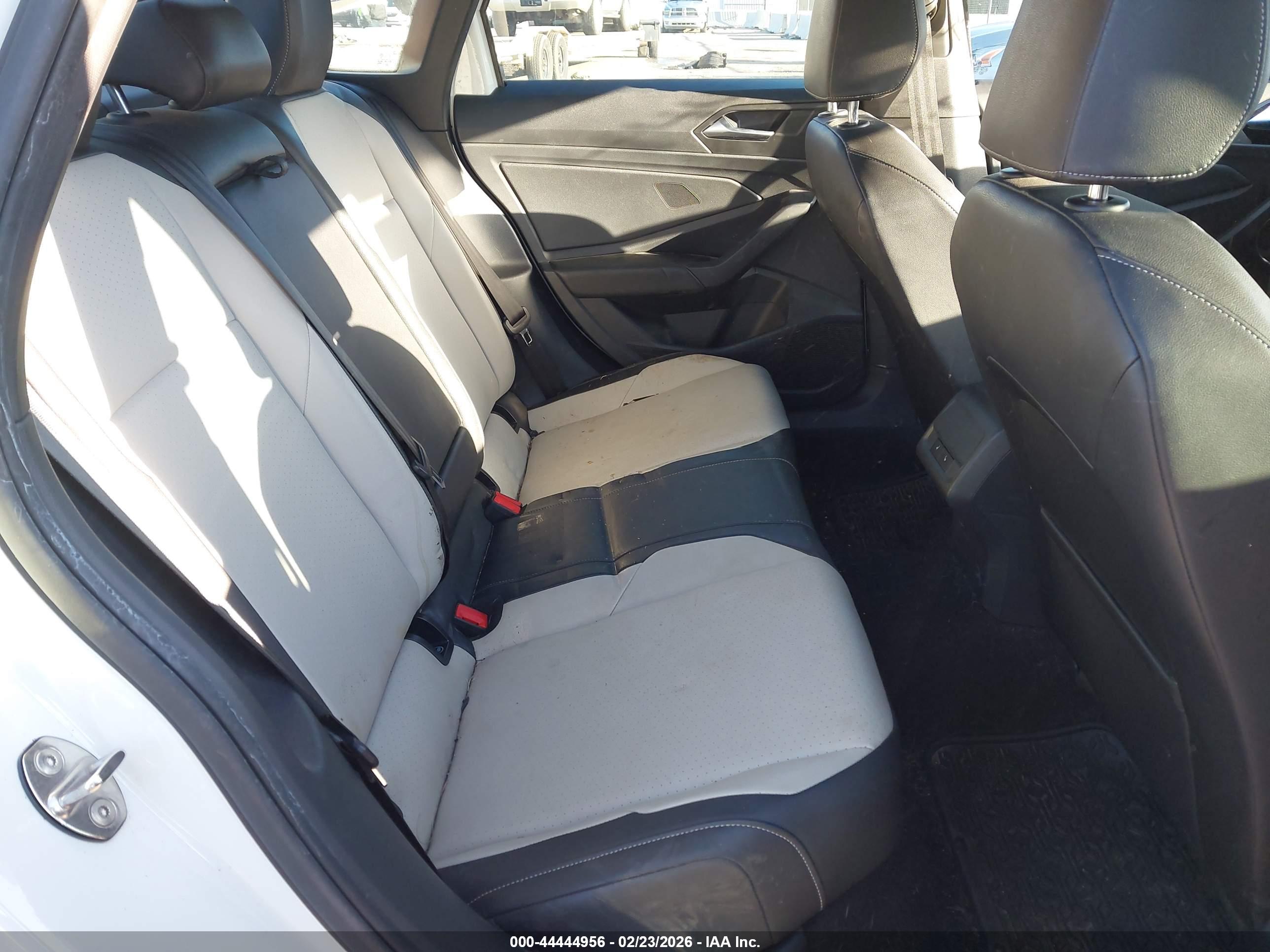 VOLKSWAGEN JETTA image 8