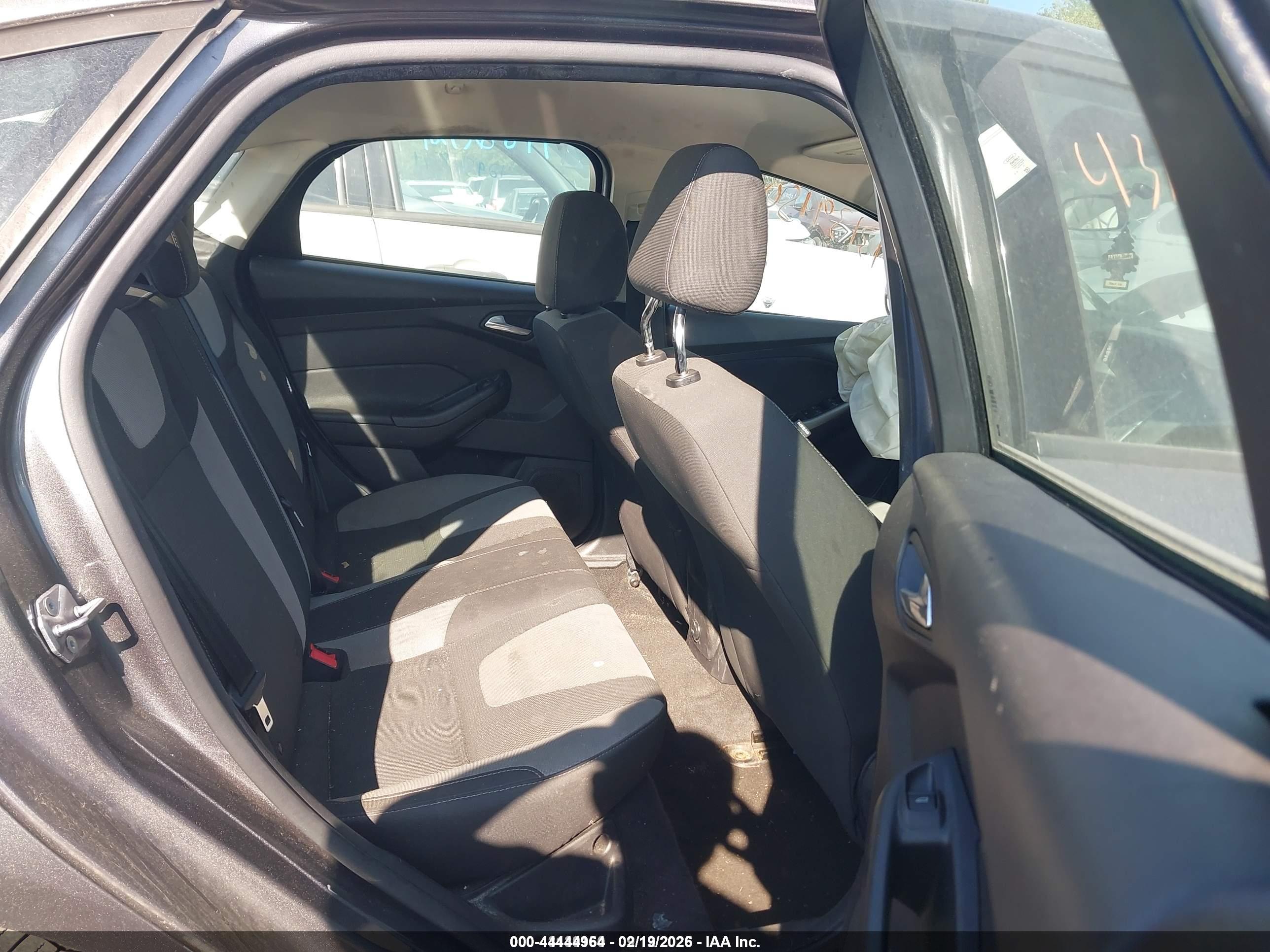 FORD FOCUS image 8