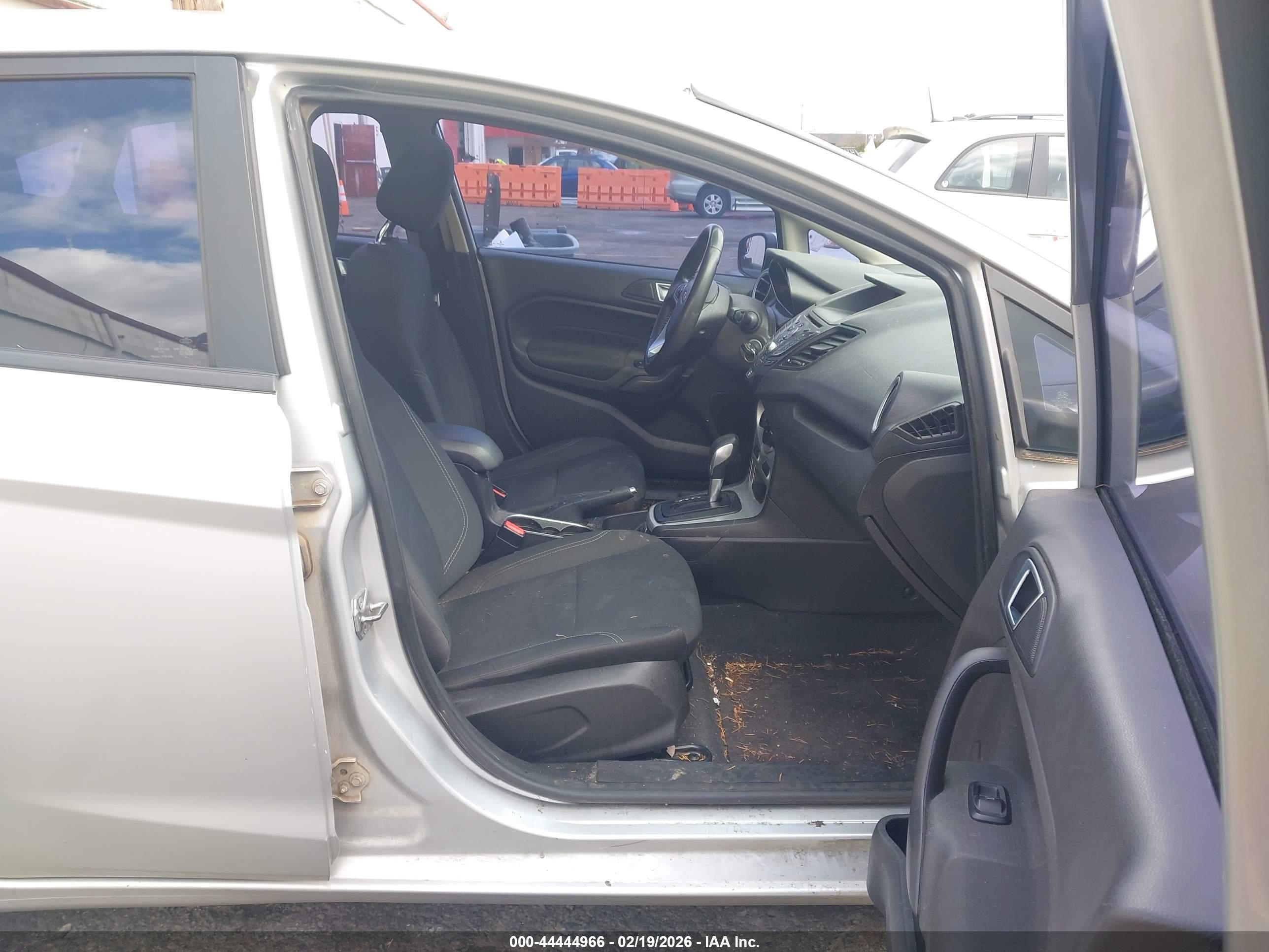 FORD FIESTA image 5