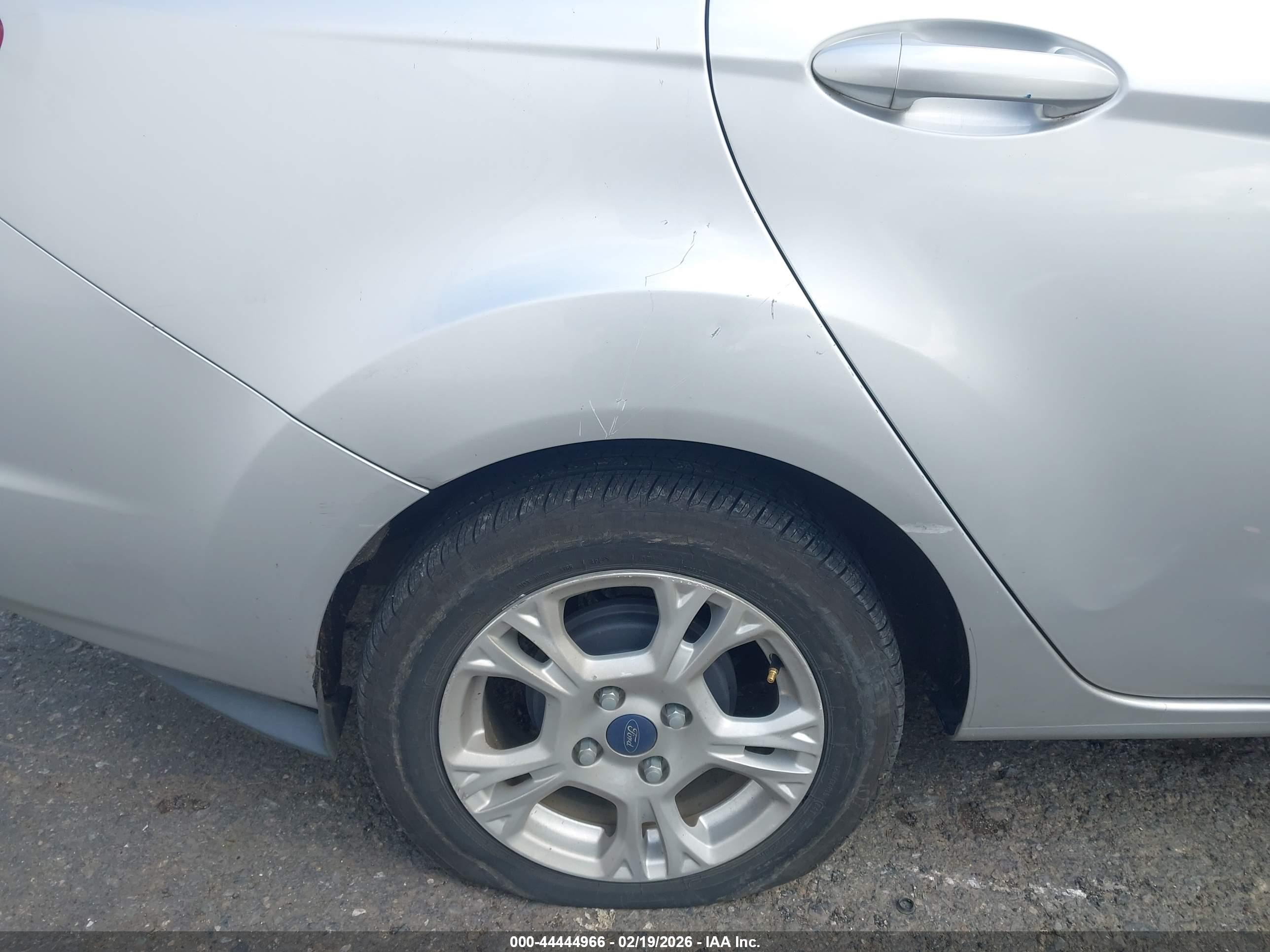 FORD FIESTA image 6