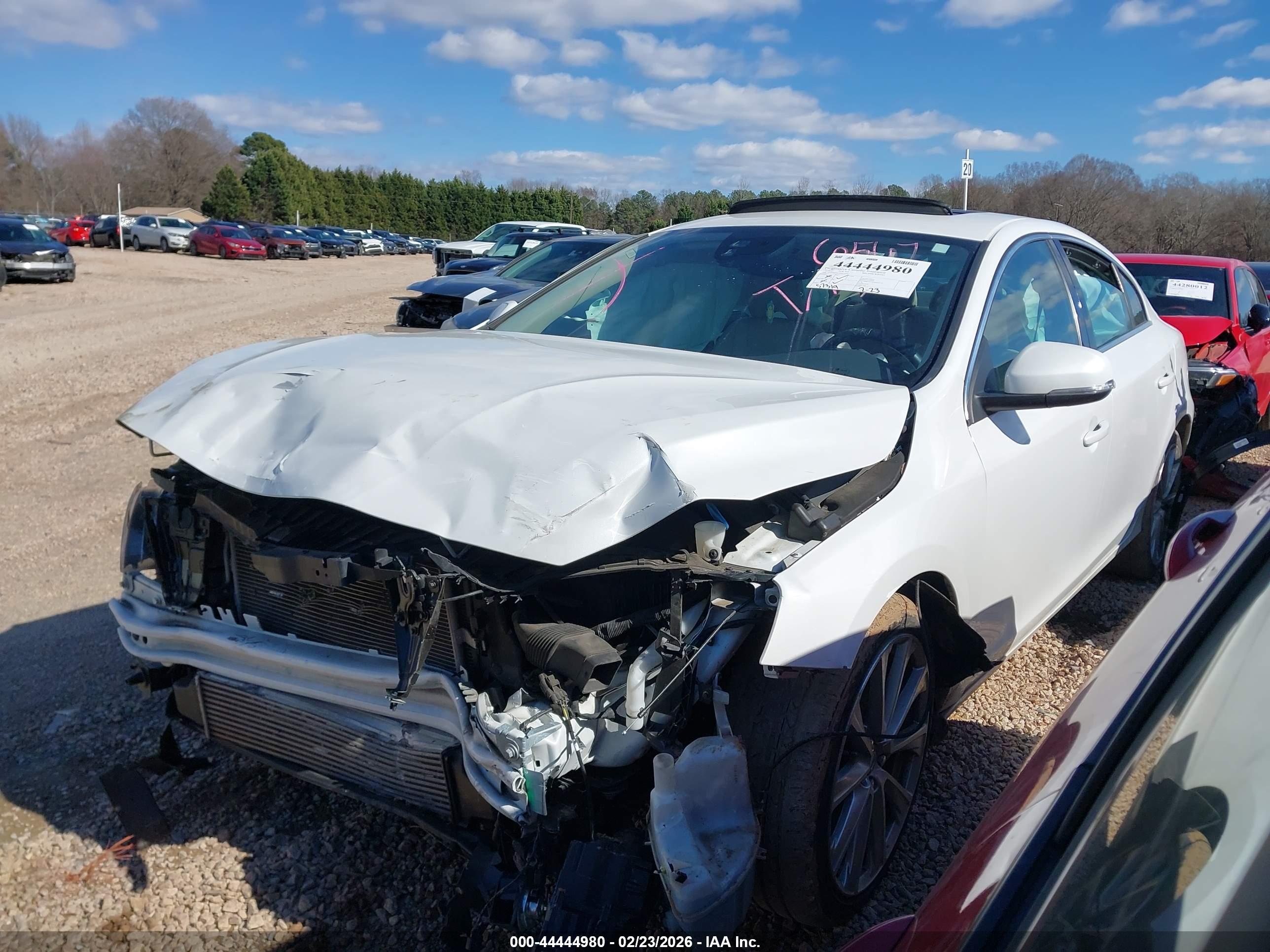 VOLVO S60 image 2