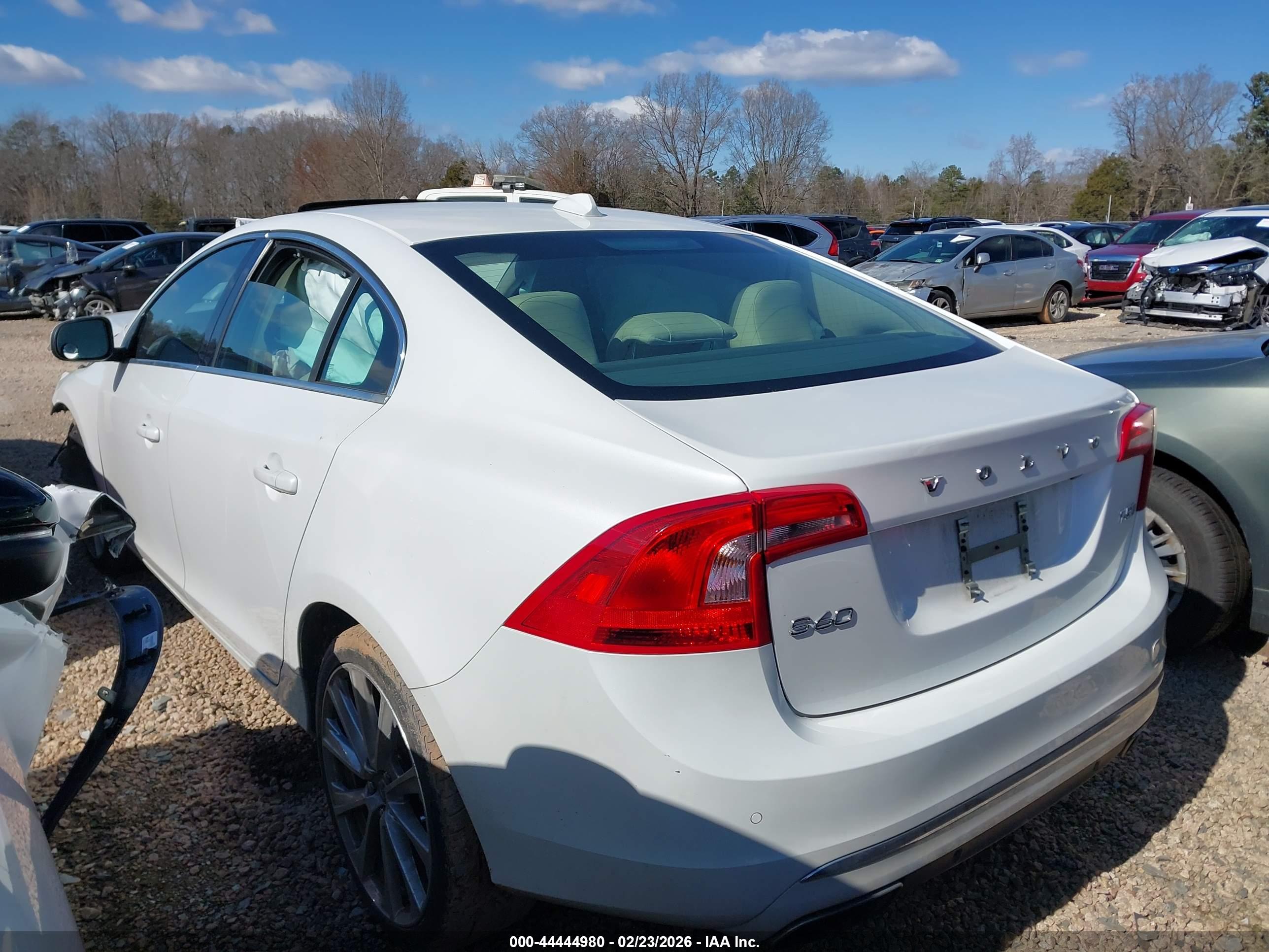 VOLVO S60 image 3
