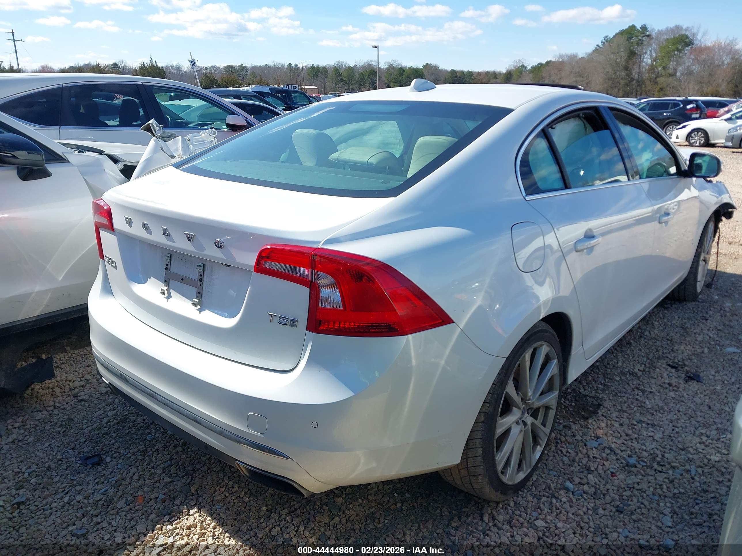 VOLVO S60 image 4