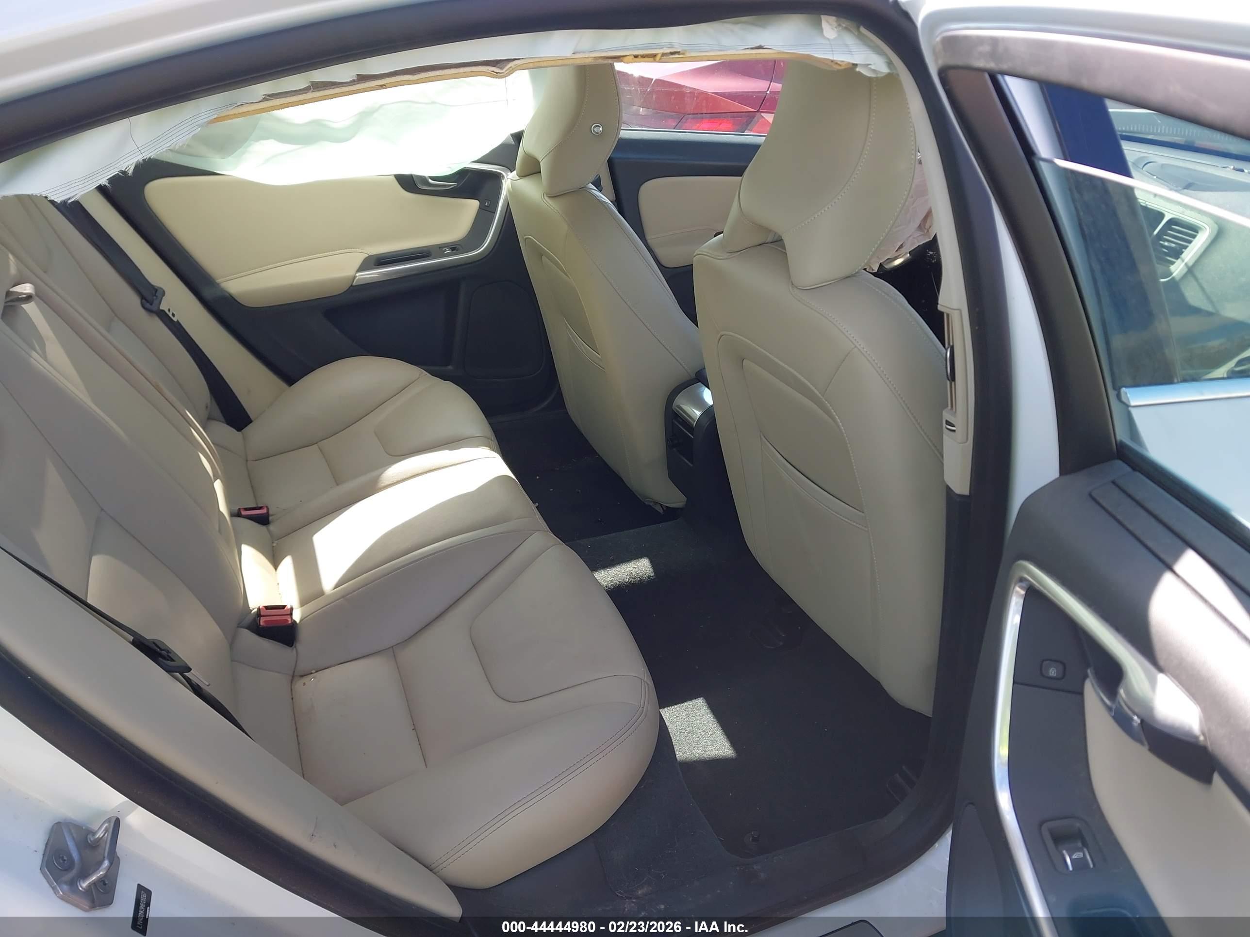 VOLVO S60 image 8