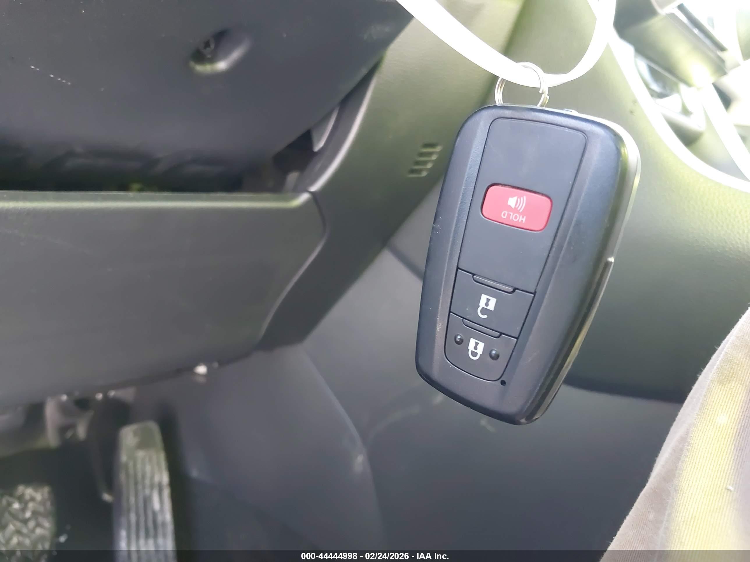 TOYOTA RAV4 image 11