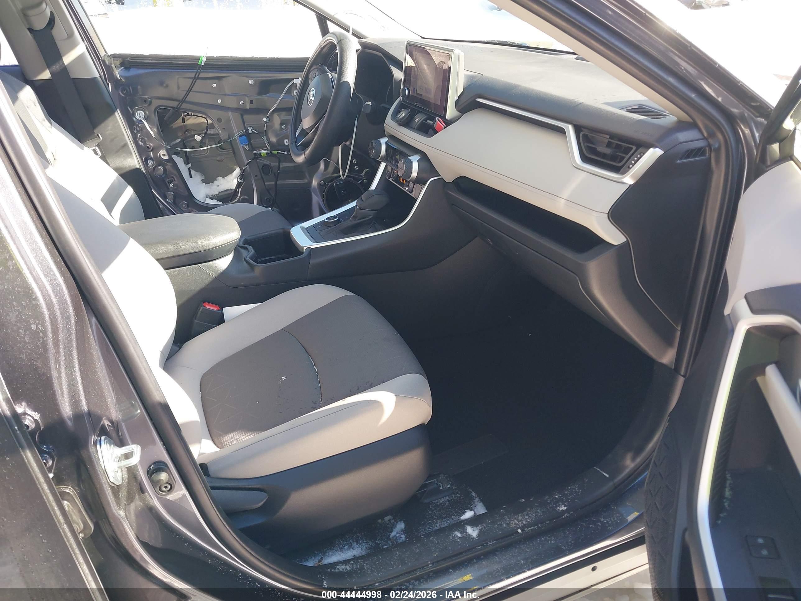 TOYOTA RAV4 image 5