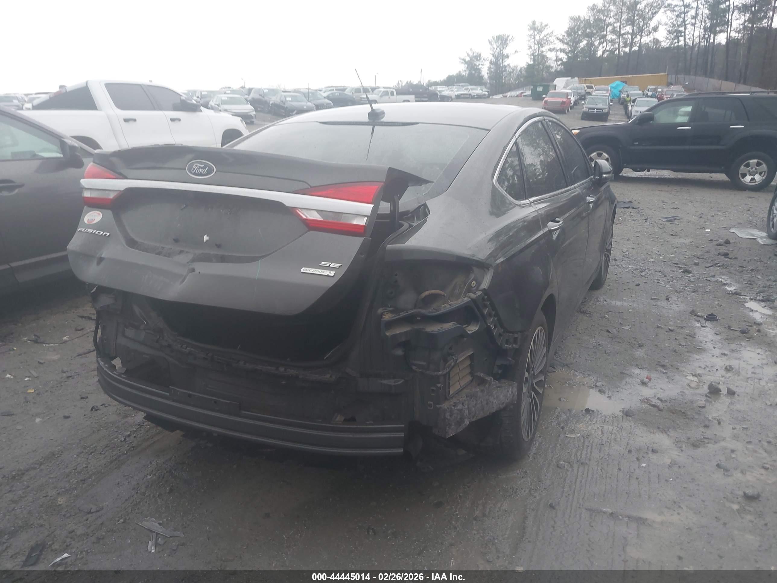 FORD FUSION image 4