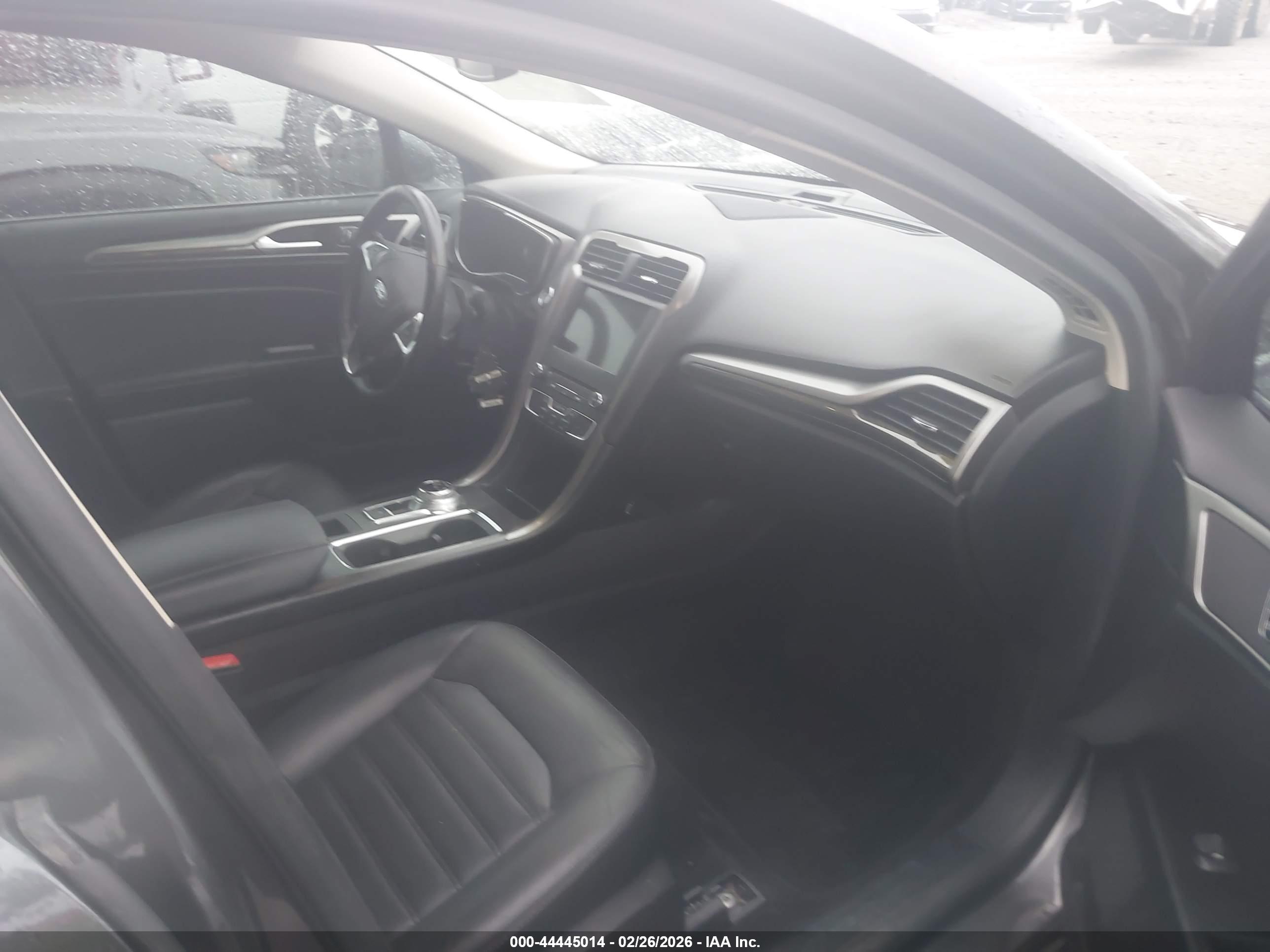 FORD FUSION image 5