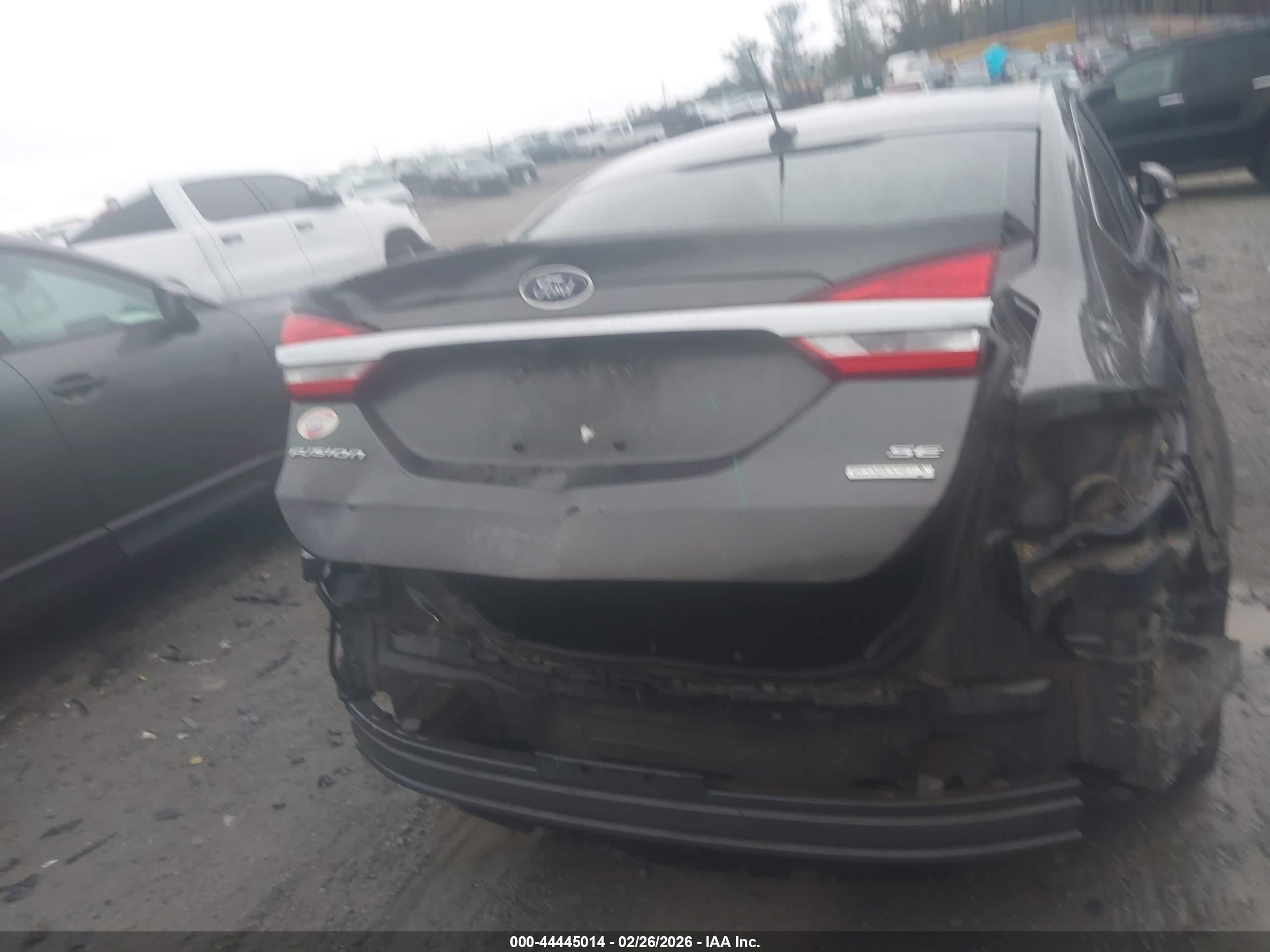 FORD FUSION image 6