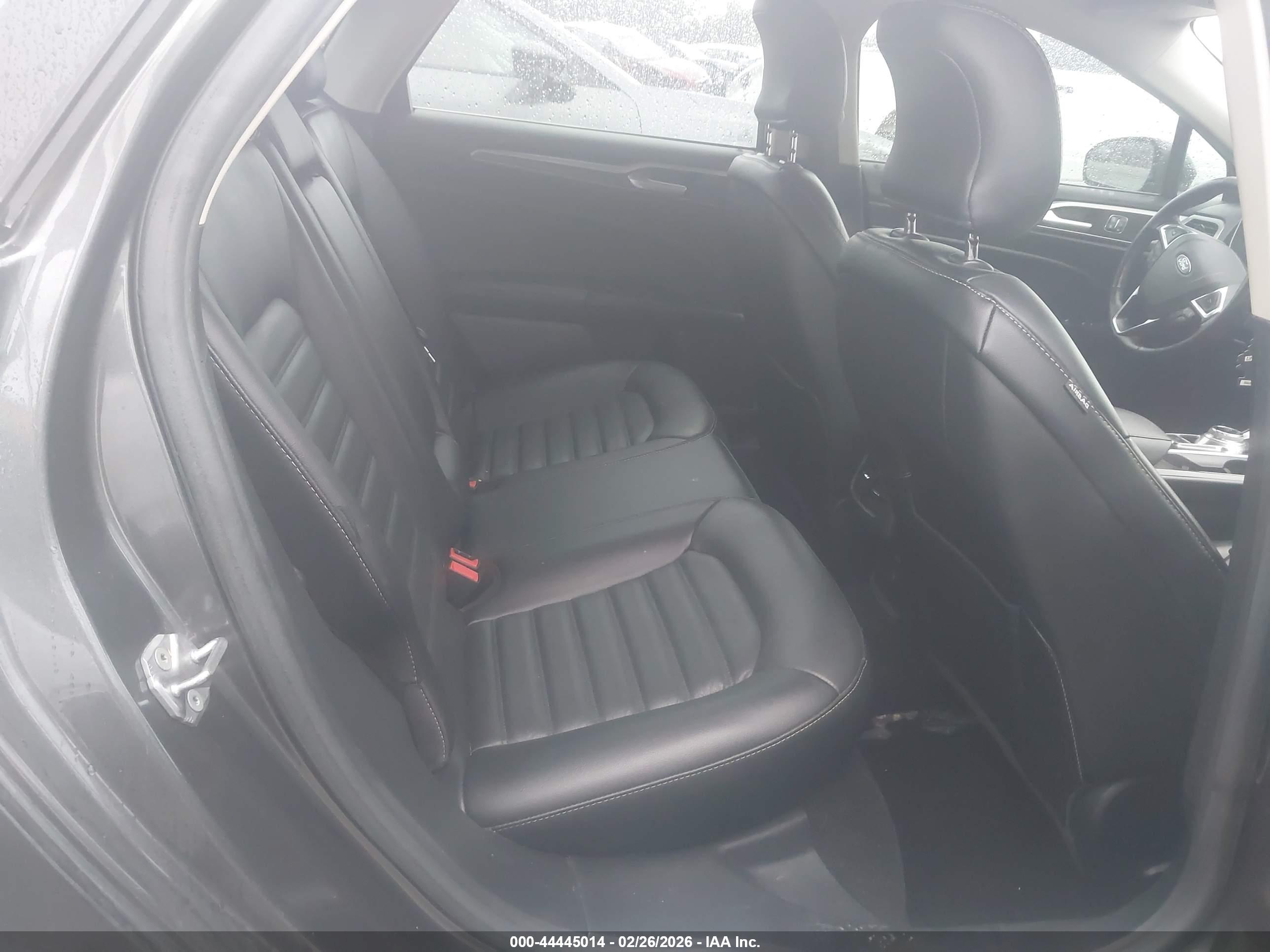 FORD FUSION image 8