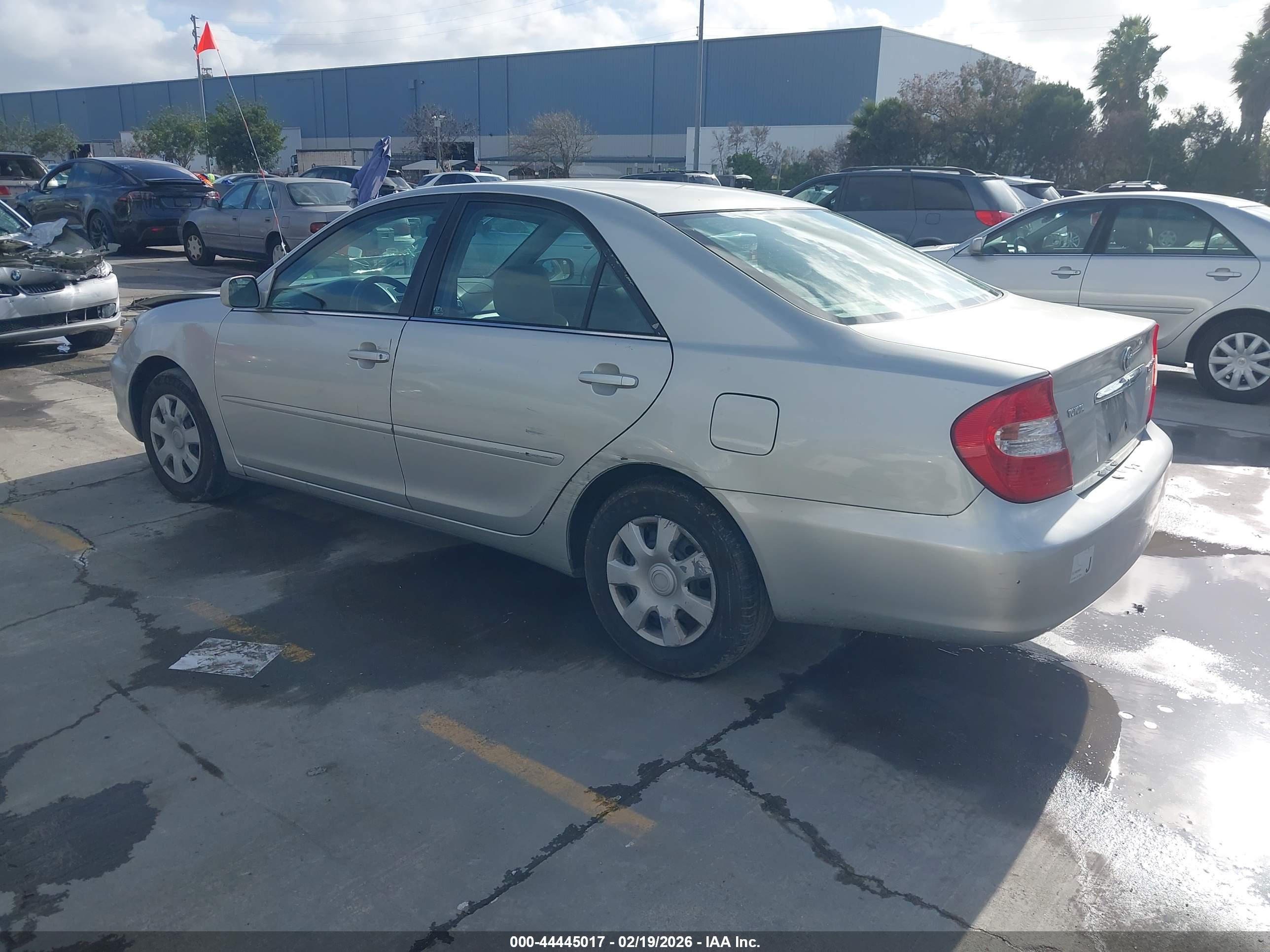 TOYOTA CAMRY image 3