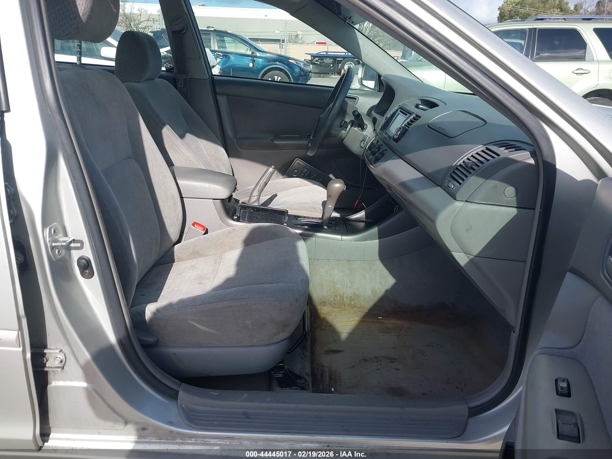 TOYOTA CAMRY image 5