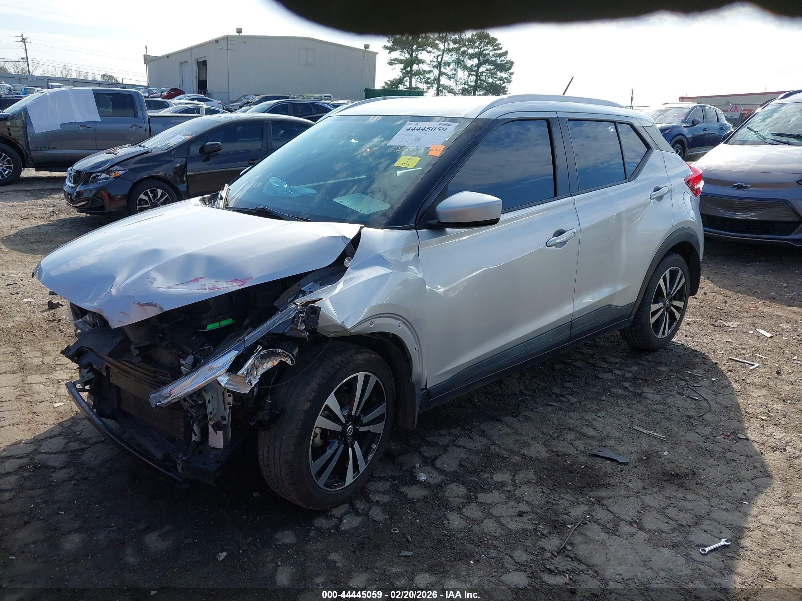 NISSAN KICKS image 2